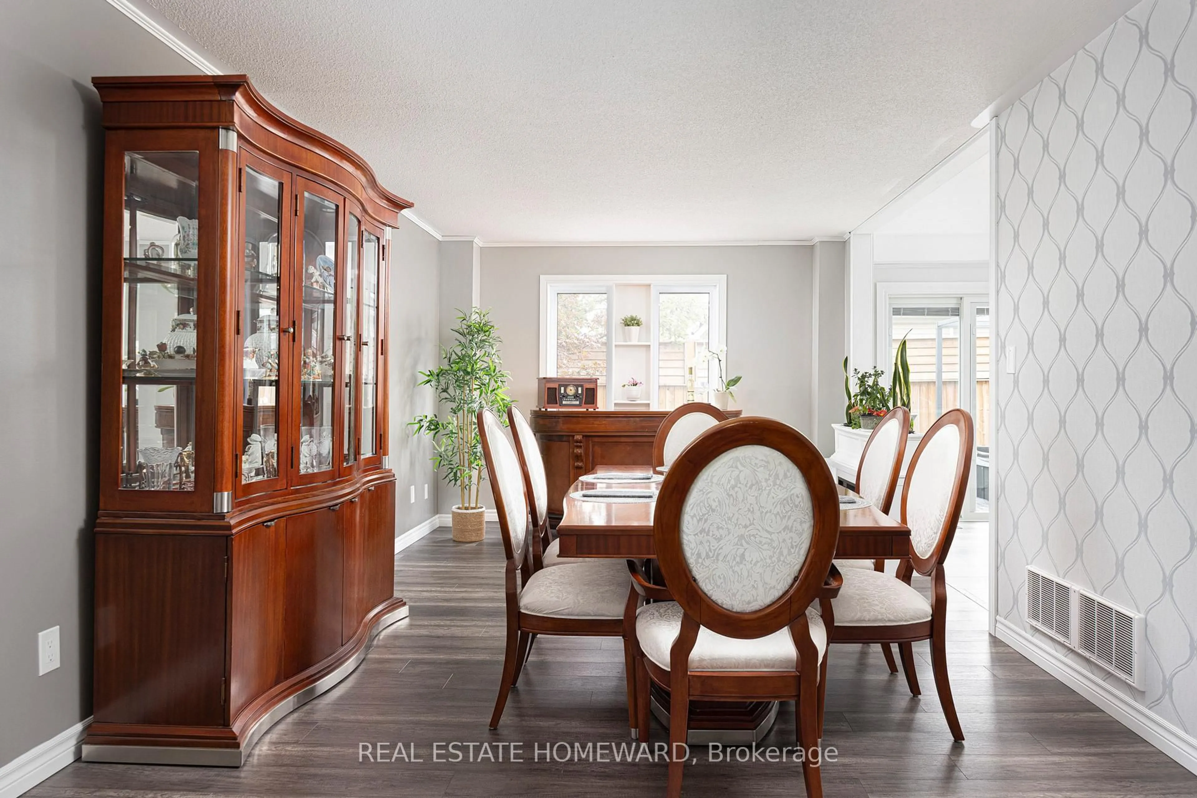 Dining room, wood/laminate floor for 49 Waterview Lane, Clarington Ontario L1B 1P5