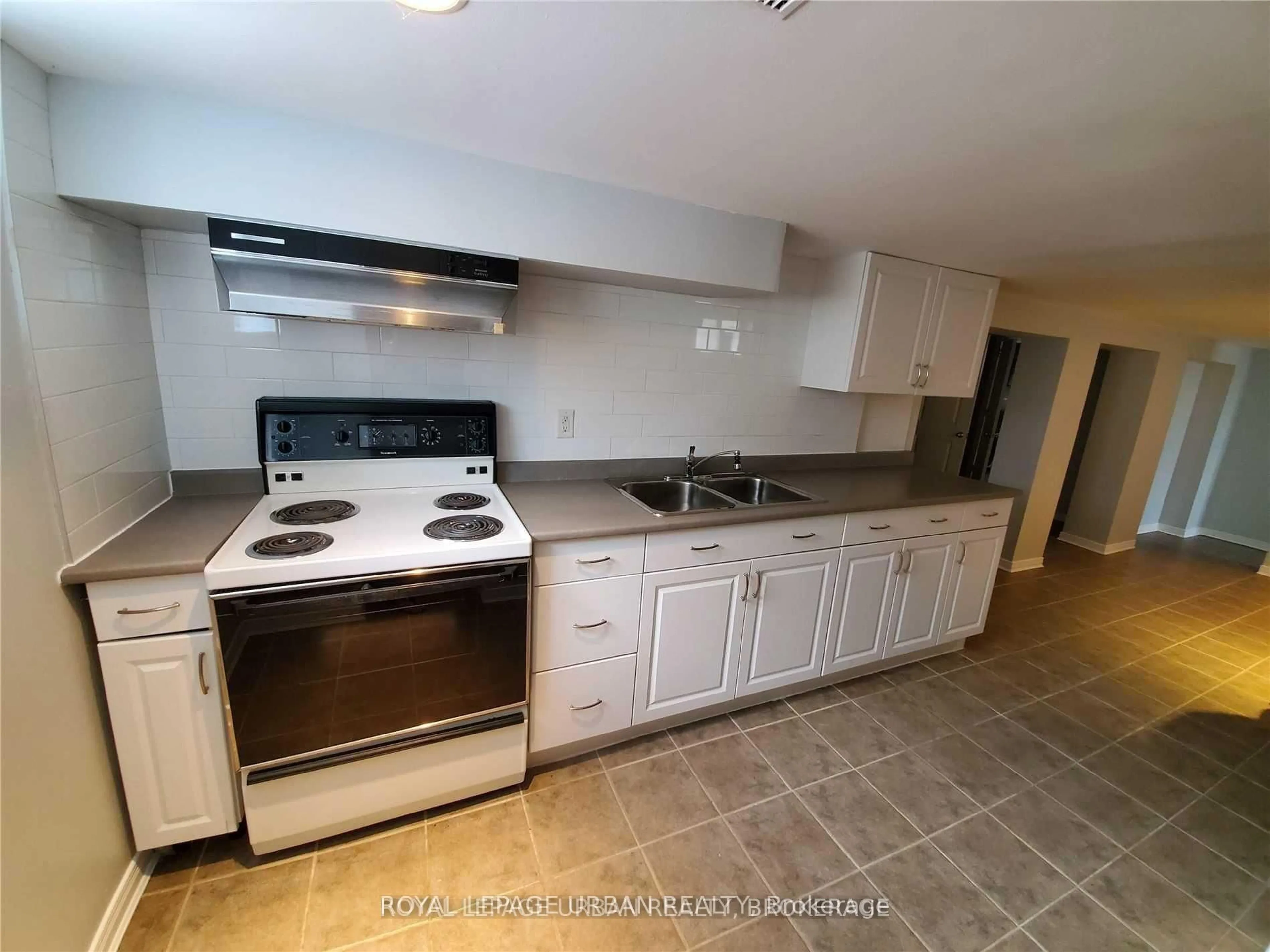 Standard kitchen, unknown for 130 Yardley Ave, Toronto Ontario M4B 2B2