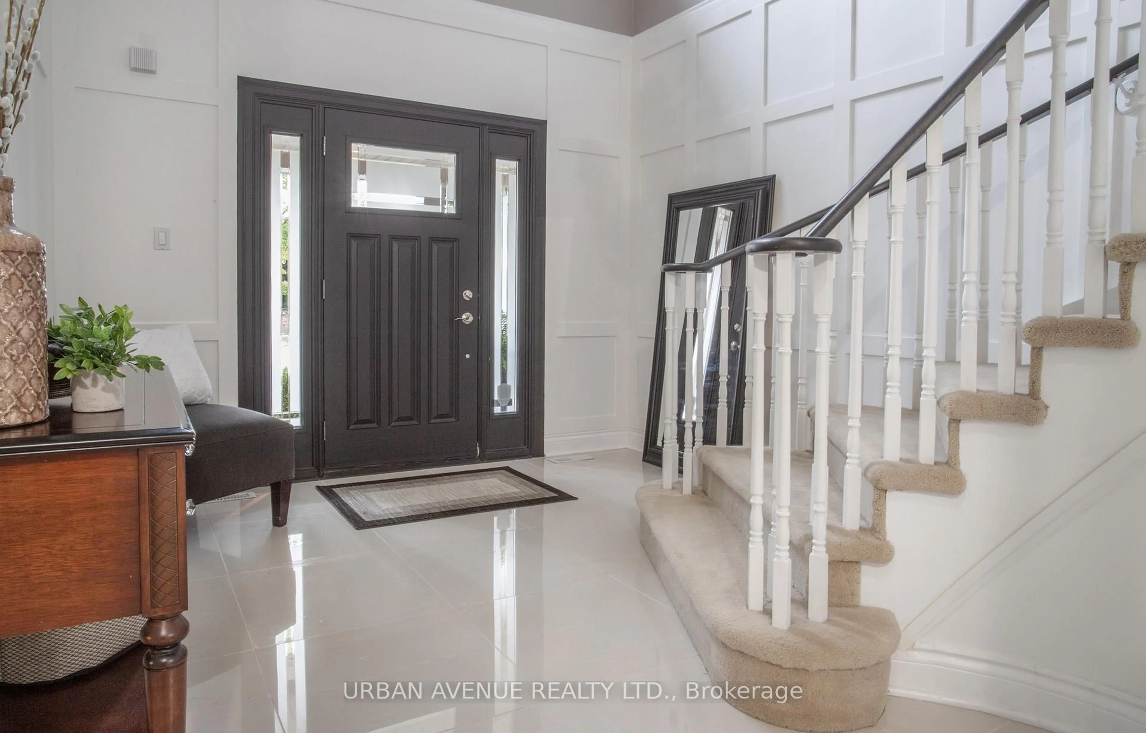 Indoor foyer for 25 Darren Ave, Whitby Ontario L1R 3C1