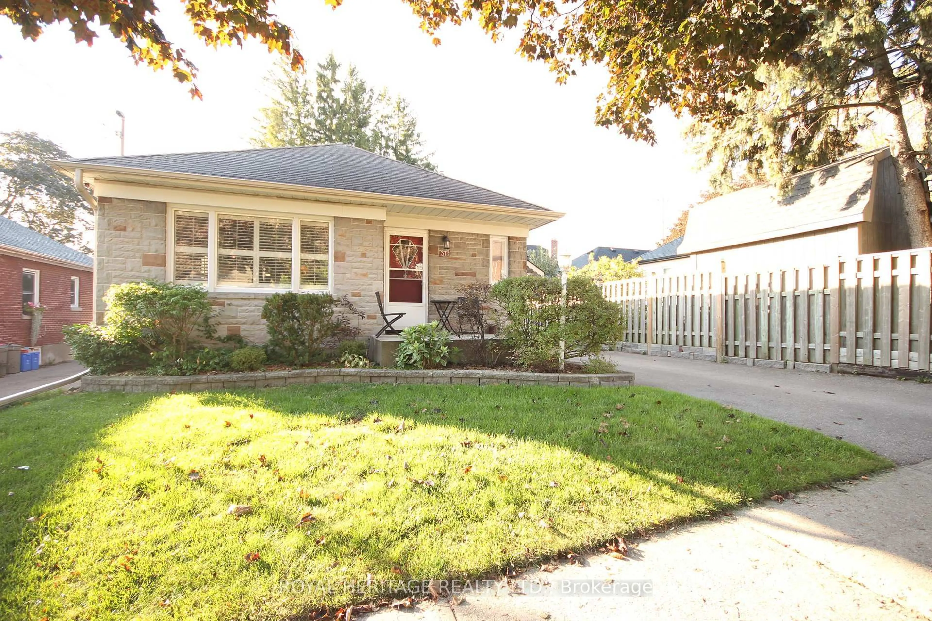 Unknown for 373 Colborne St, Oshawa Ontario L1G 1M9