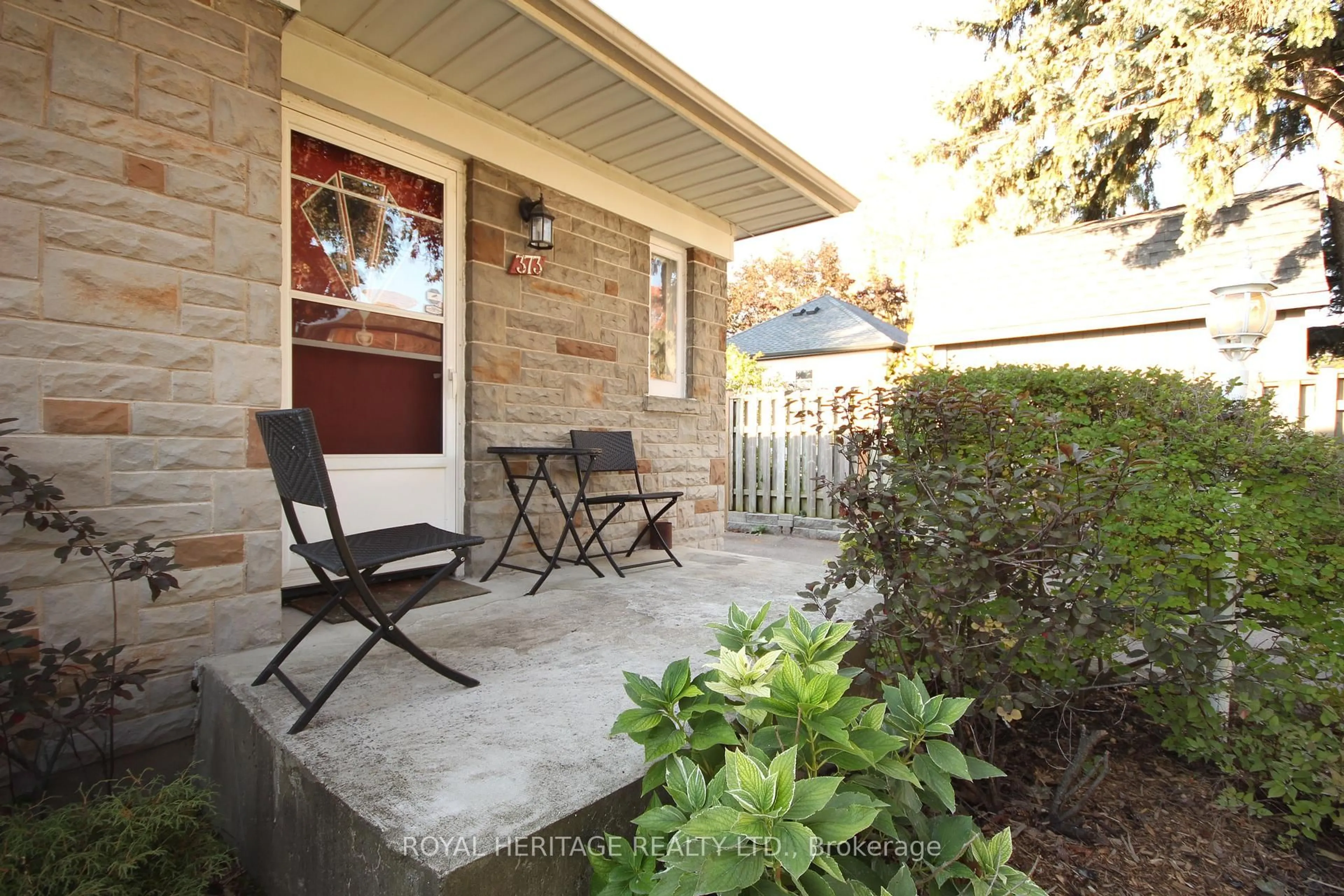 Patio, street for 373 Colborne St, Oshawa Ontario L1G 1M9
