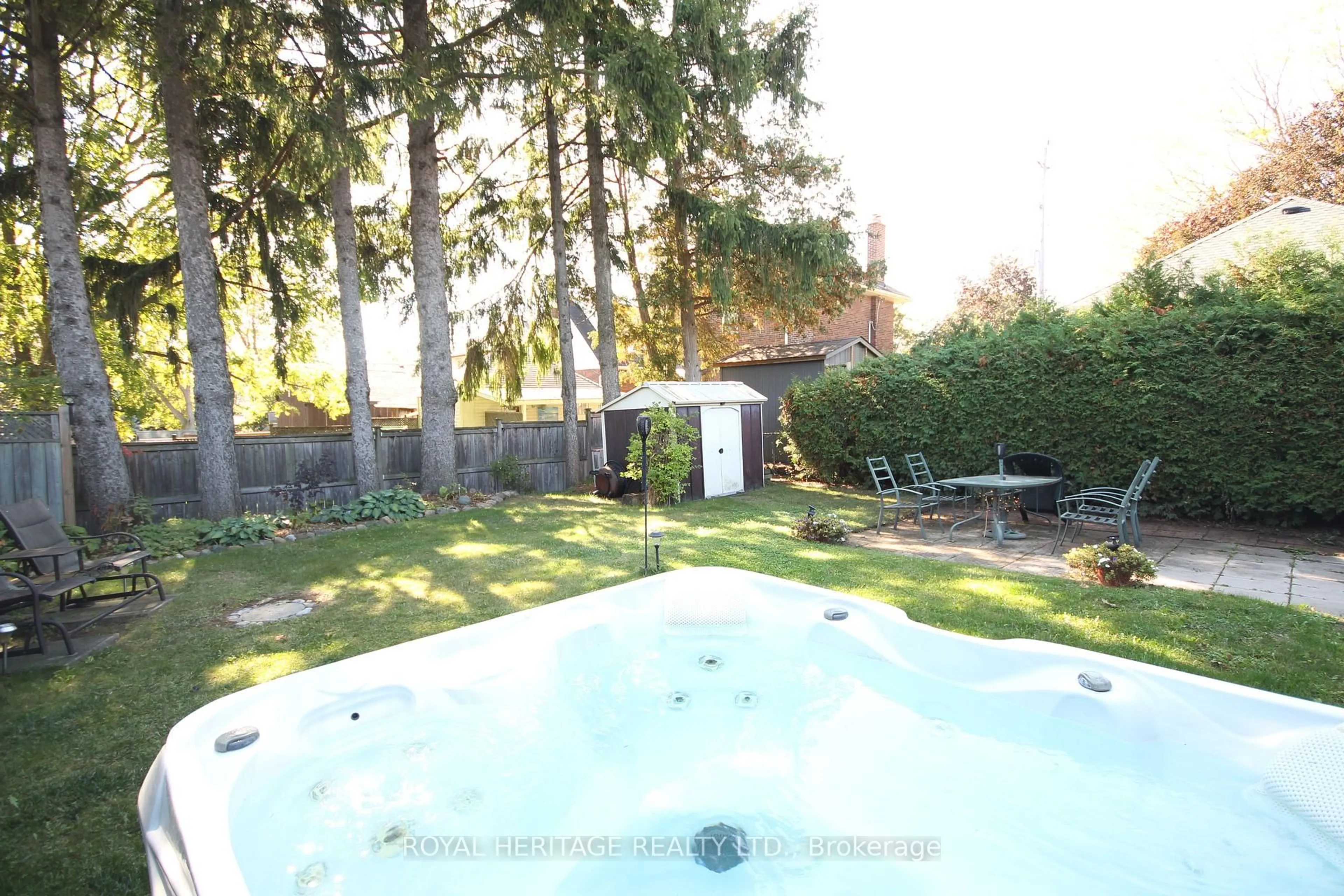 Pool for 373 Colborne St, Oshawa Ontario L1G 1M9