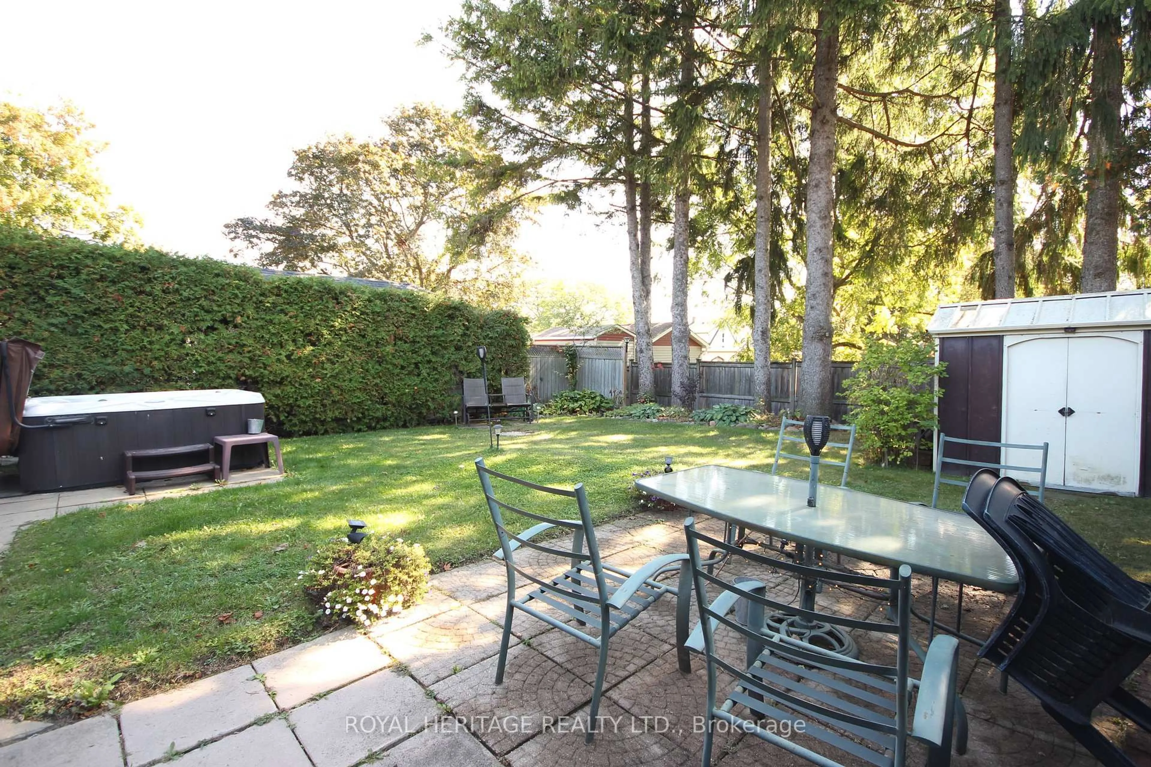 Patio, street for 373 Colborne St, Oshawa Ontario L1G 1M9