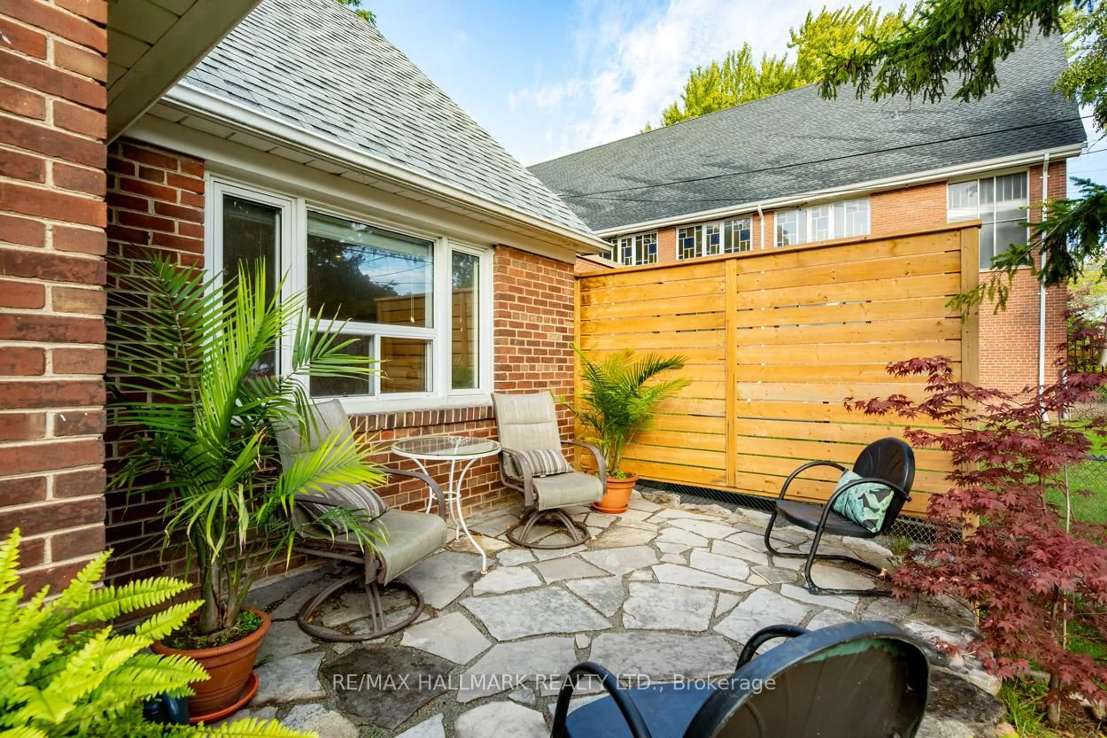 Patio, street for 110 Lakeside Ave, Toronto Ontario M1N 3C1