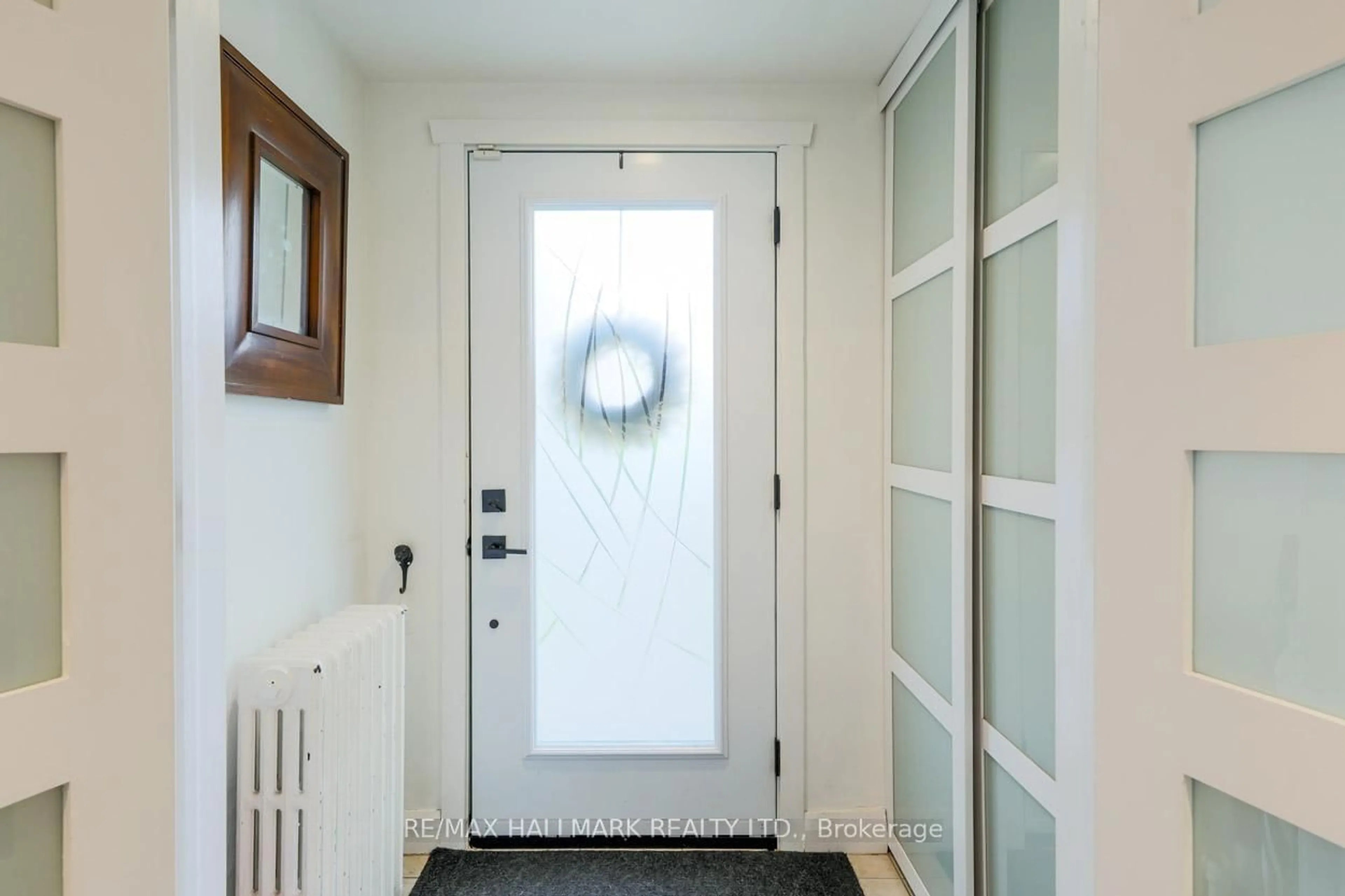 Indoor entryway for 110 Lakeside Ave, Toronto Ontario M1N 3C1