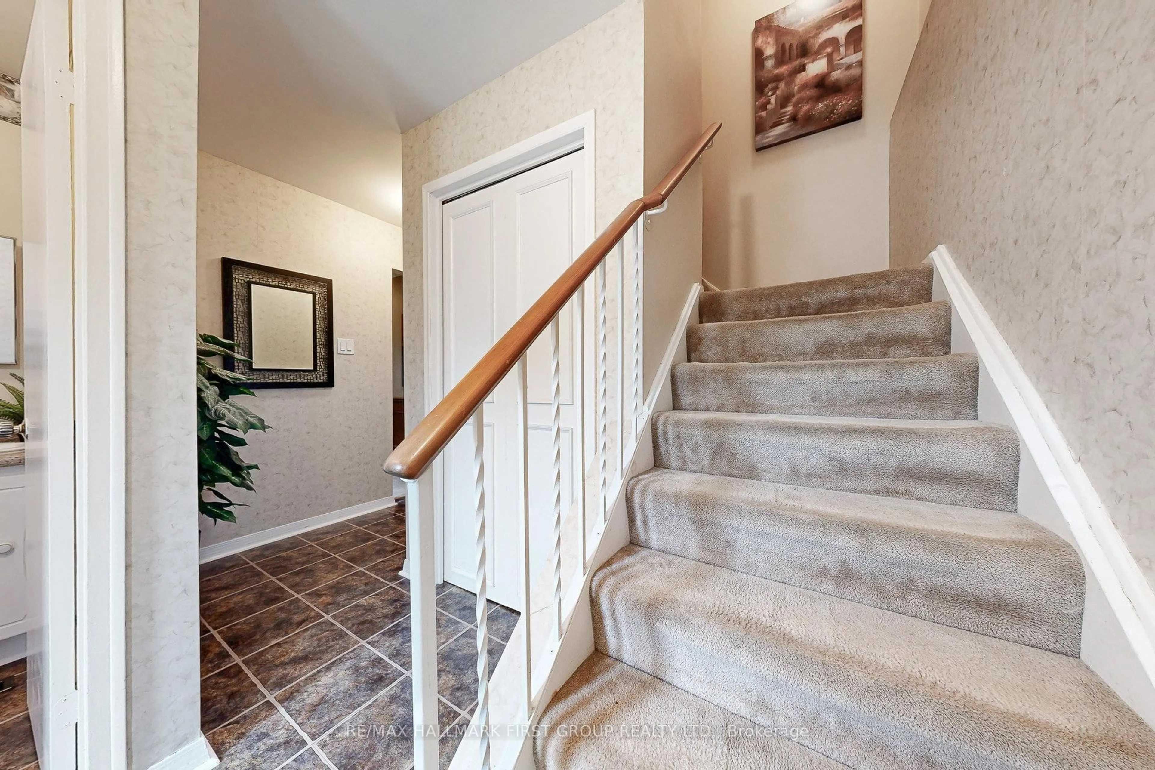 Unknown for 512 Creekview Circ, Pickering Ontario L1W 2Z6