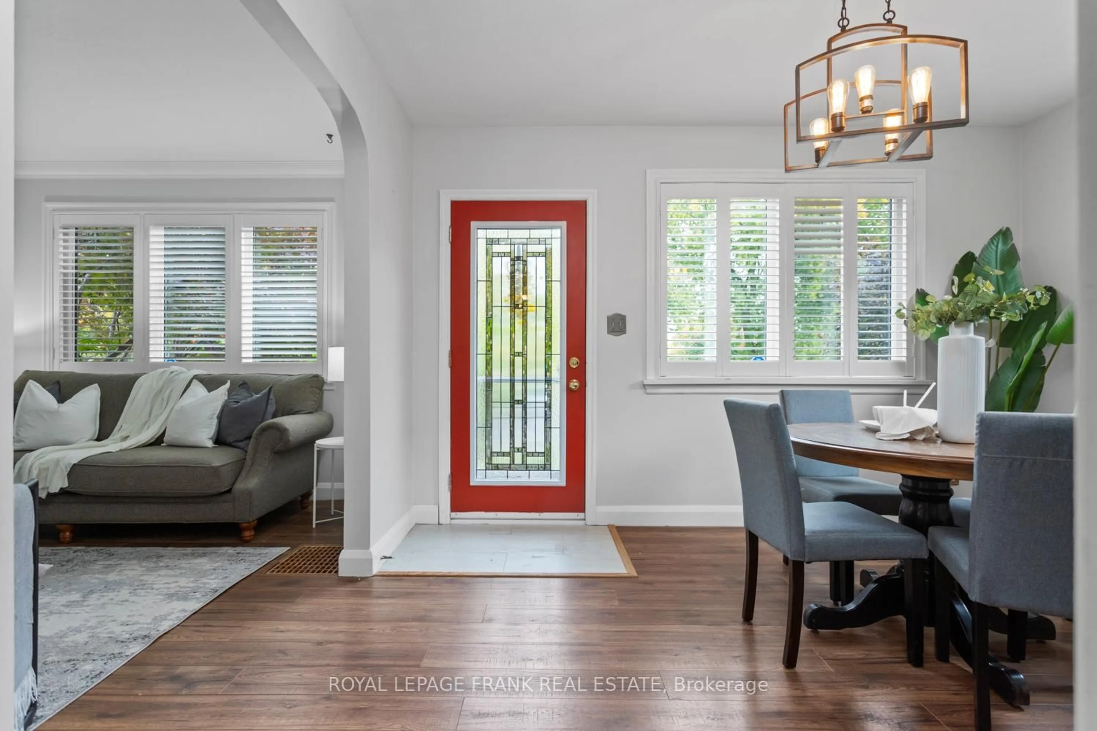 Indoor entryway for 234 Central Park Blvd, Oshawa Ontario L1H 5W8