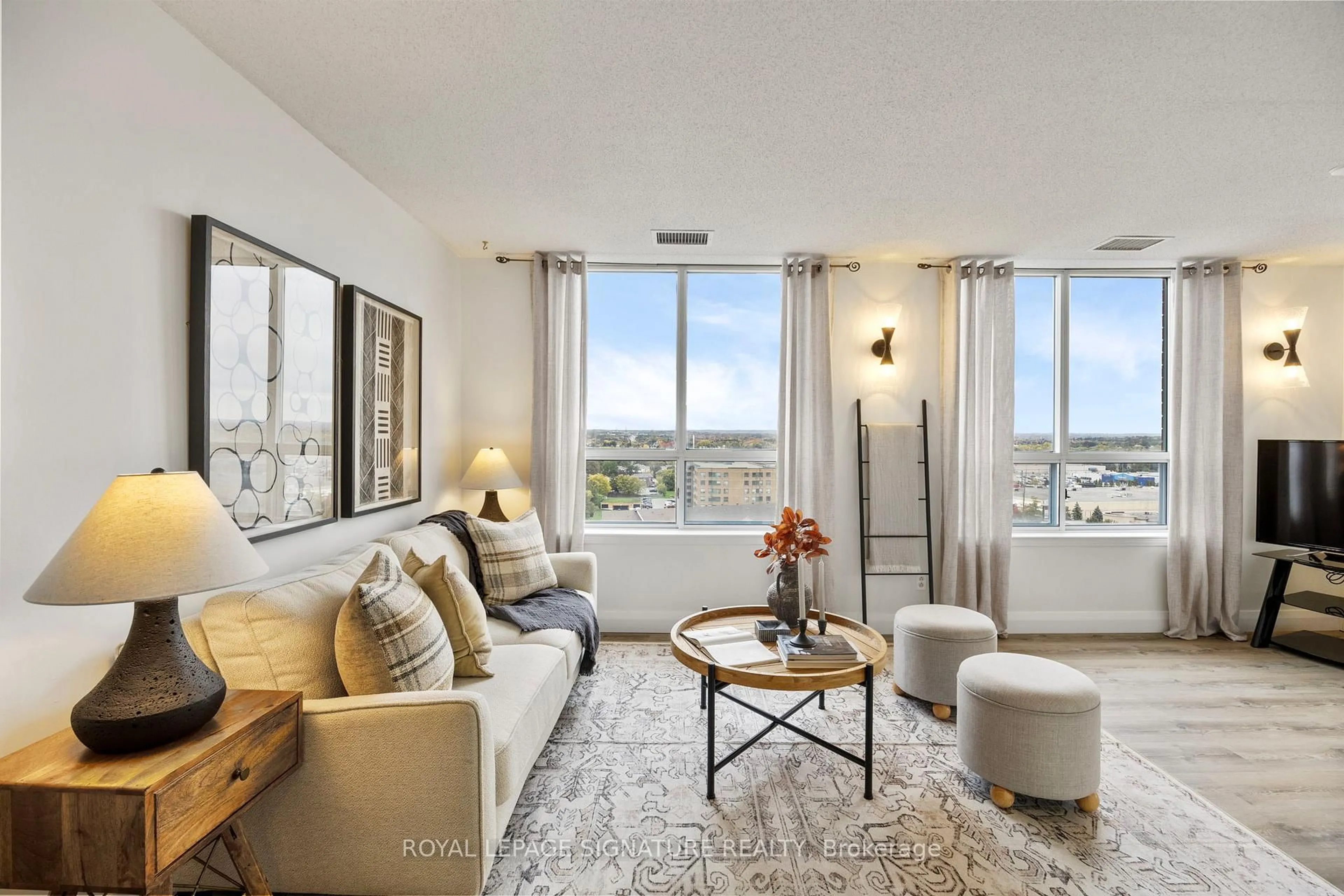 Living room with furniture, unknown for 1625 Pickering Pkwy #PH6, Pickering Ontario L1V 6Z6