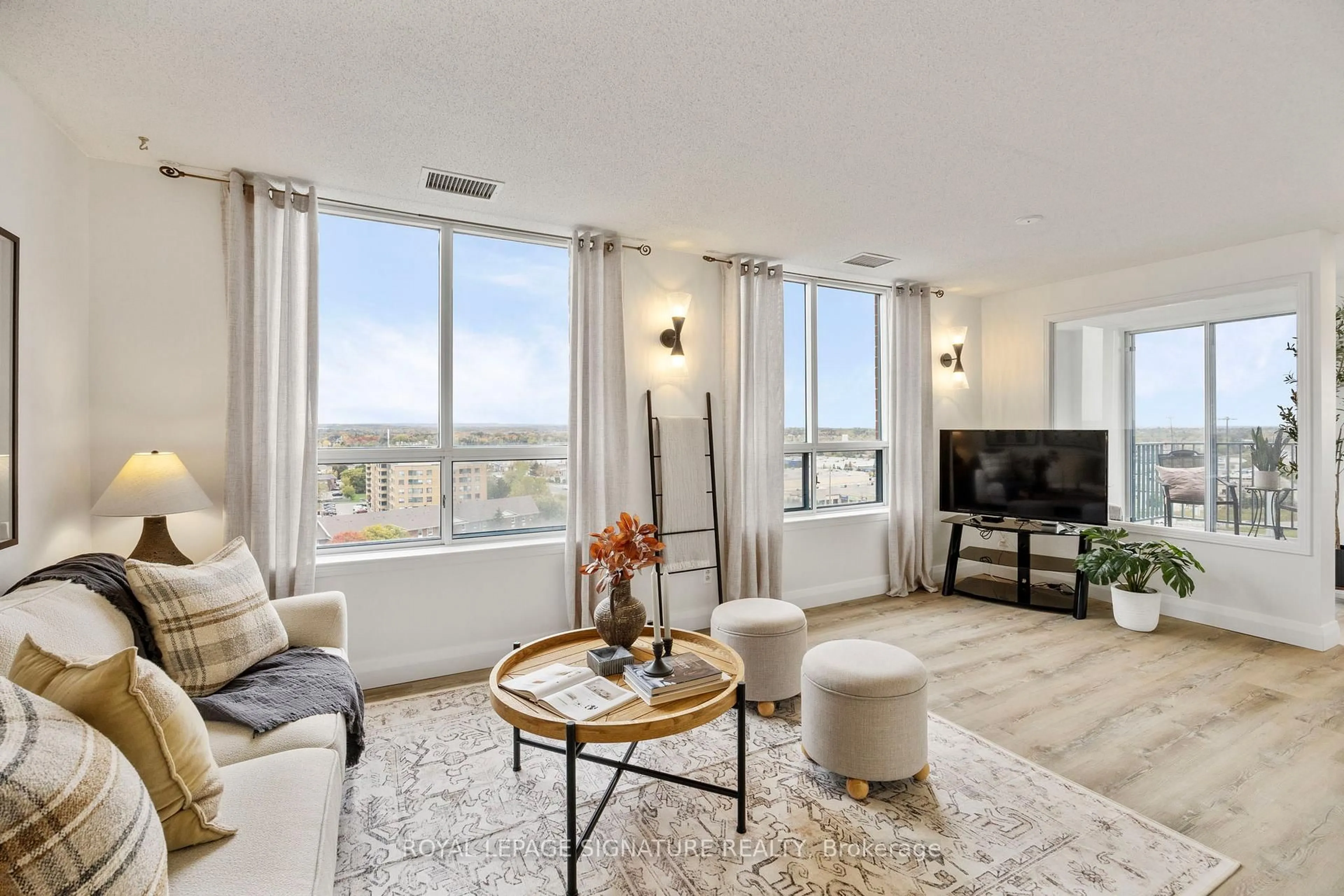 Living room with furniture, unknown for 1625 Pickering Pkwy #PH6, Pickering Ontario L1V 6Z6