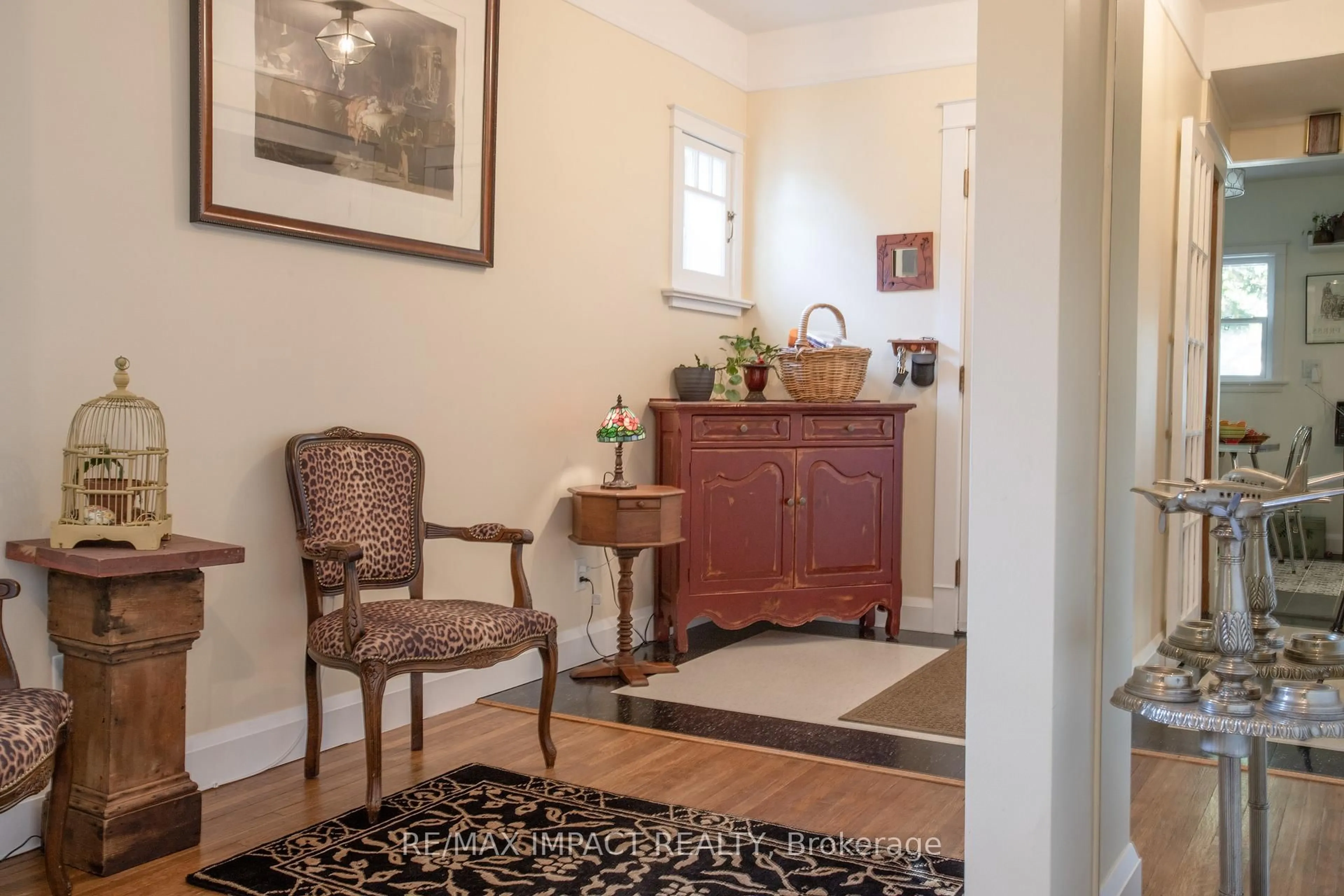 Indoor entryway for 45 Burk St, Oshawa Ontario L1J 4C1