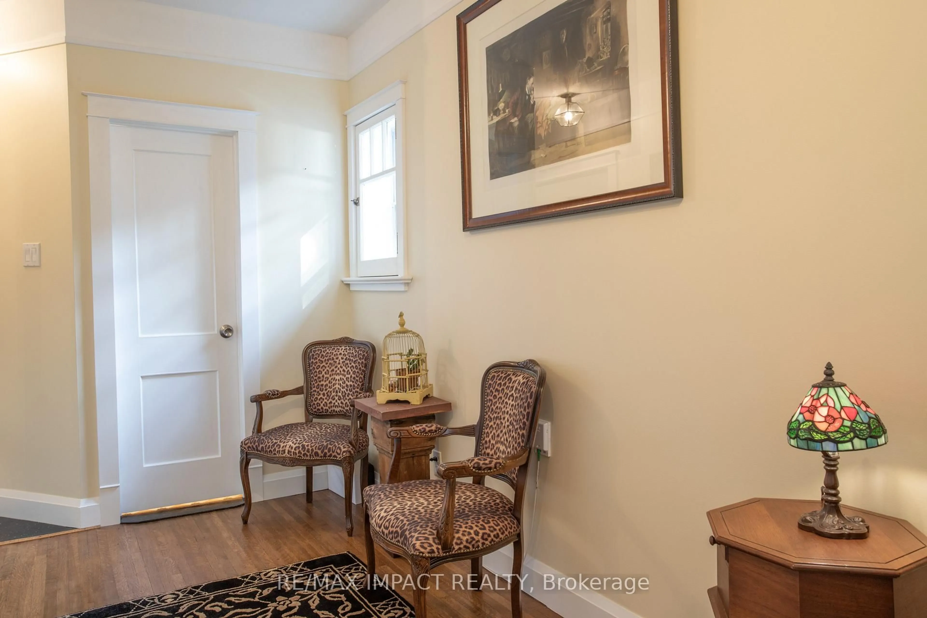 Indoor entryway for 45 Burk St, Oshawa Ontario L1J 4C1