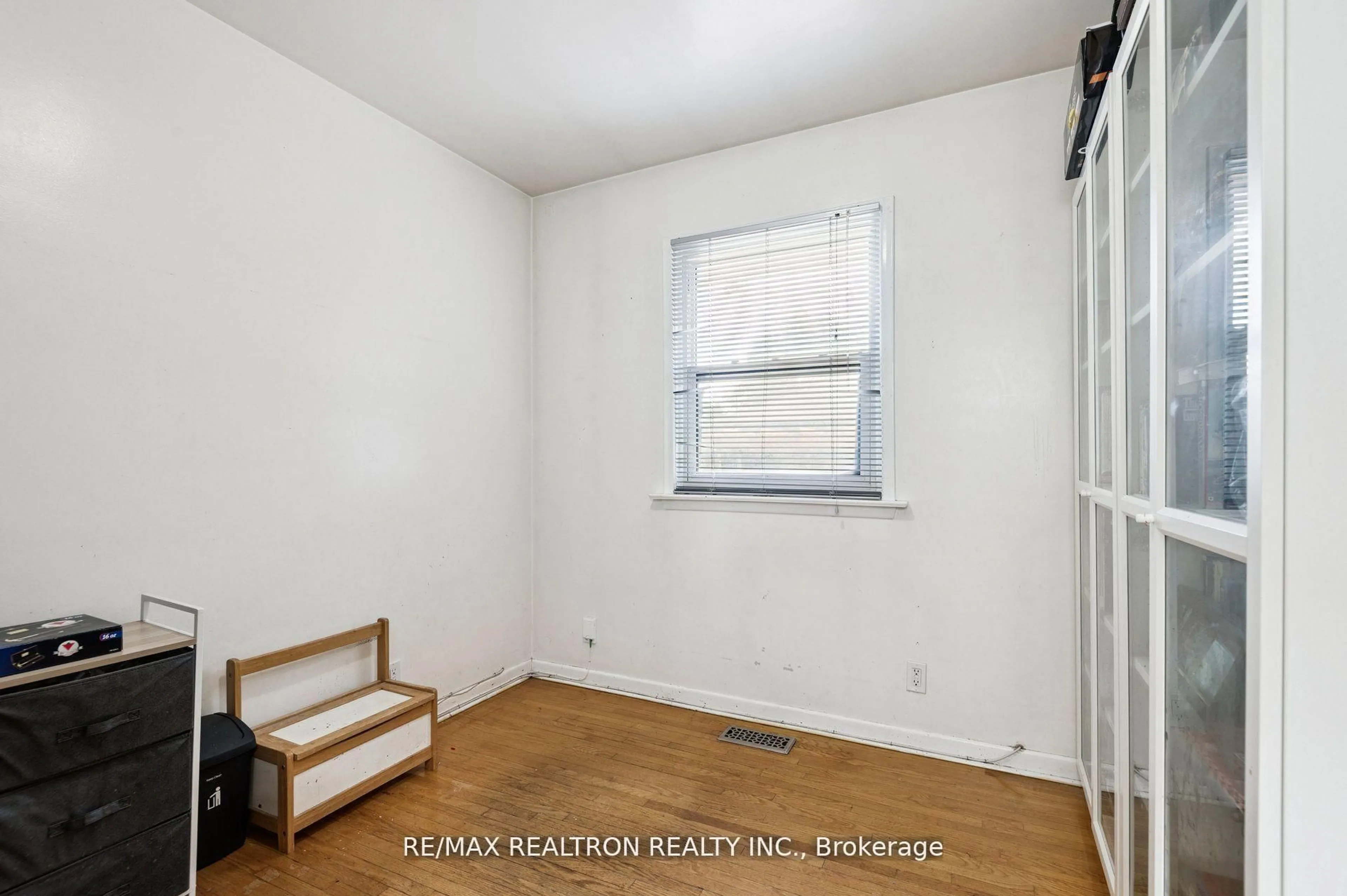 A pic of a room for 4423 Lawrence Ave, Toronto Ontario M1E 2T6