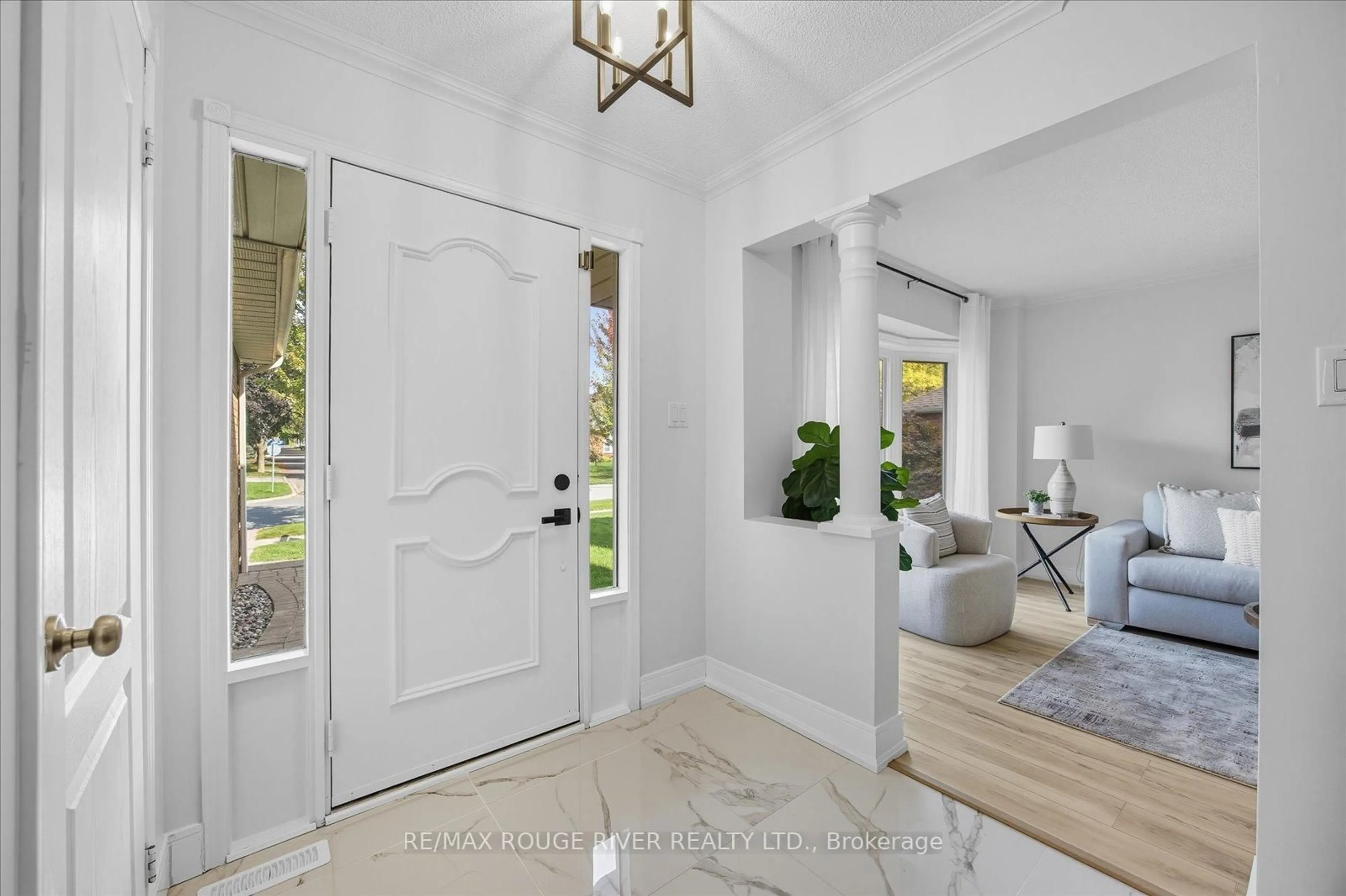 Indoor entryway for 14 Erickson Dr, Whitby Ontario L1N 8S8
