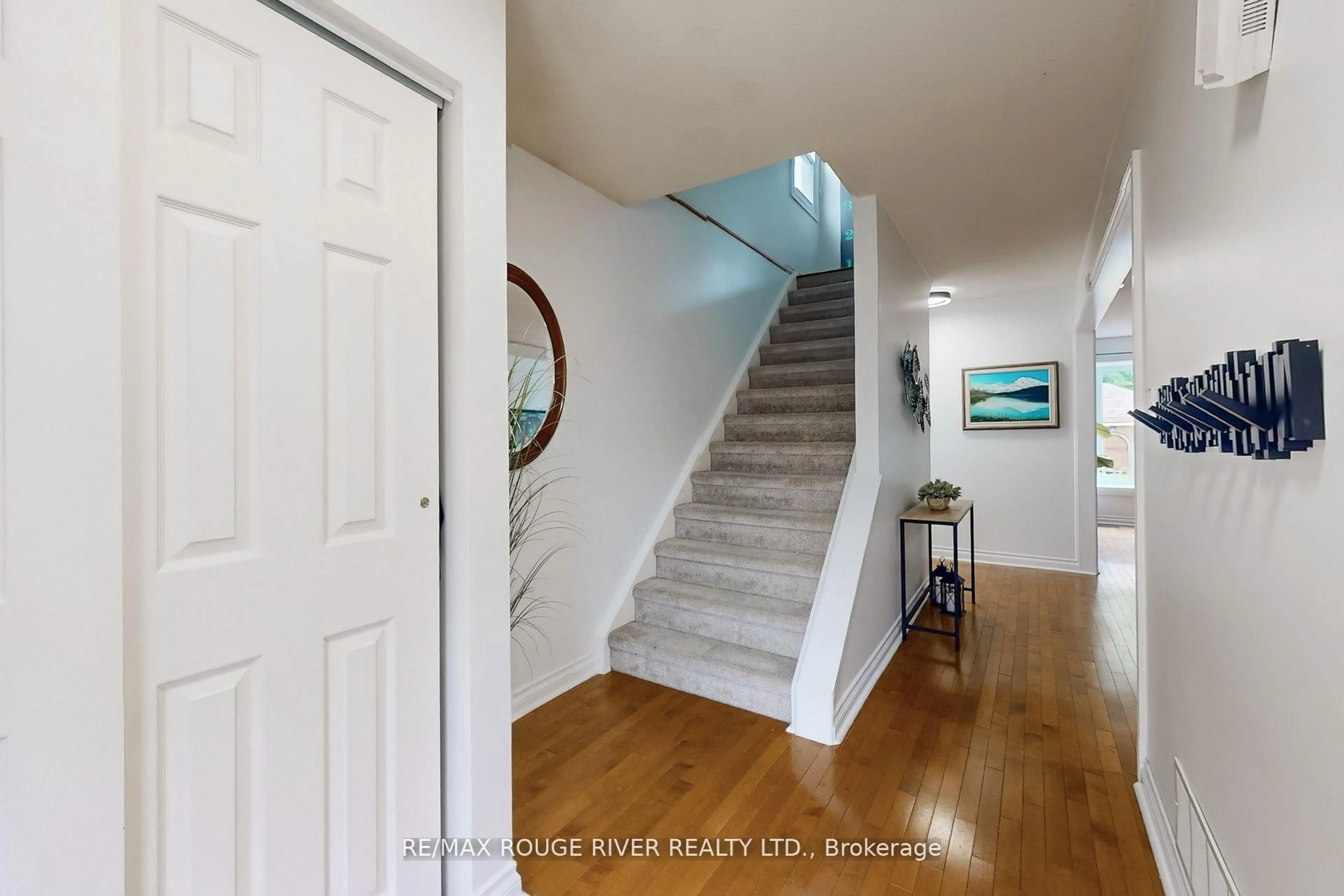 Indoor entryway for 817 Finley Ave, Ajax Ontario L1S 3S1