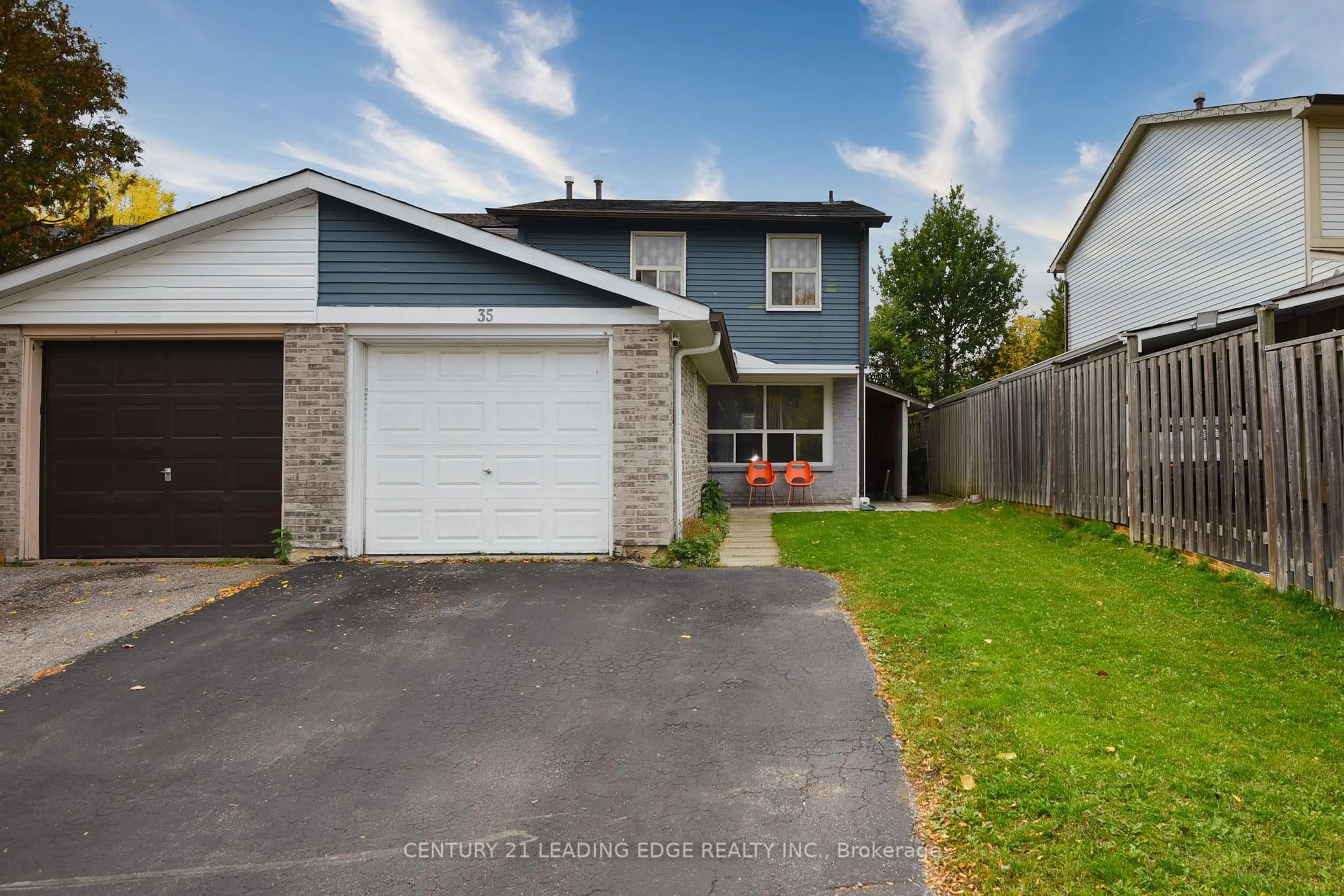 A pic from outside/outdoor area/front of a property/back of a property/a pic from drone, street for 35 Horseley Hill Dr, Toronto Ontario M1B 1W4