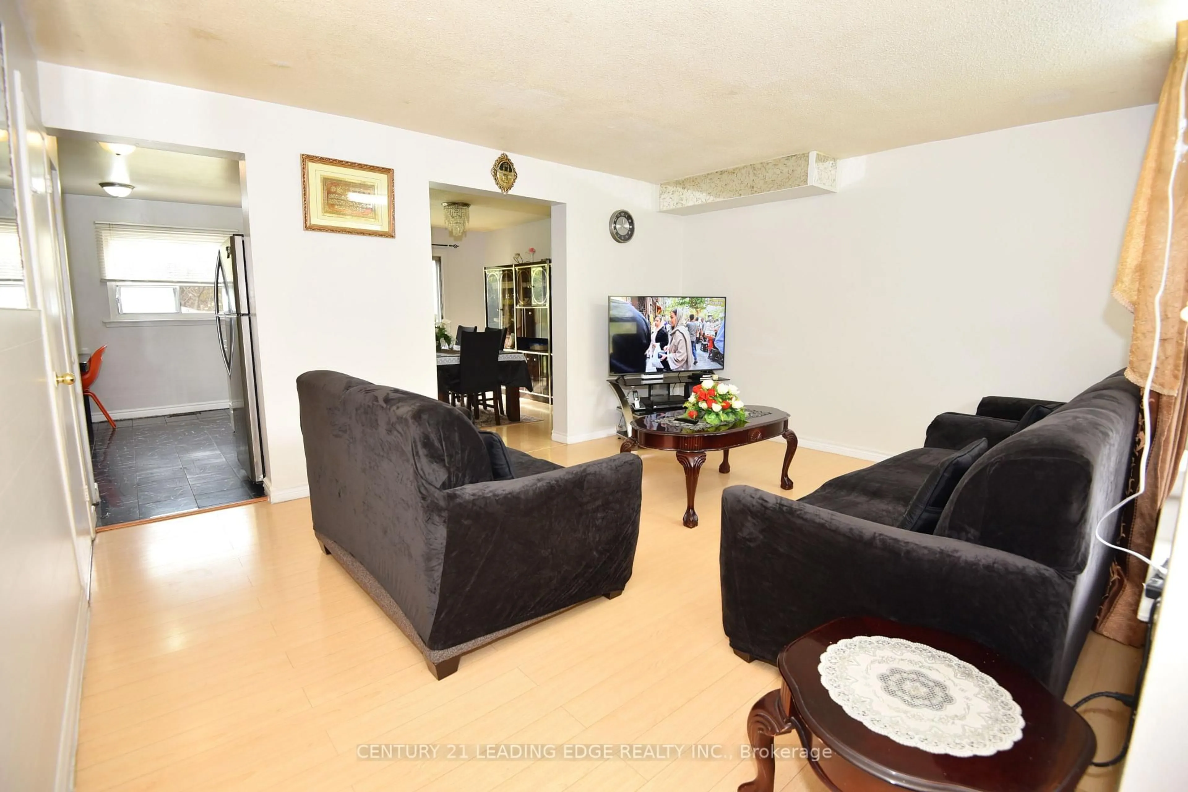 Living room with furniture, unknown for 35 Horseley Hill Dr, Toronto Ontario M1B 1W4