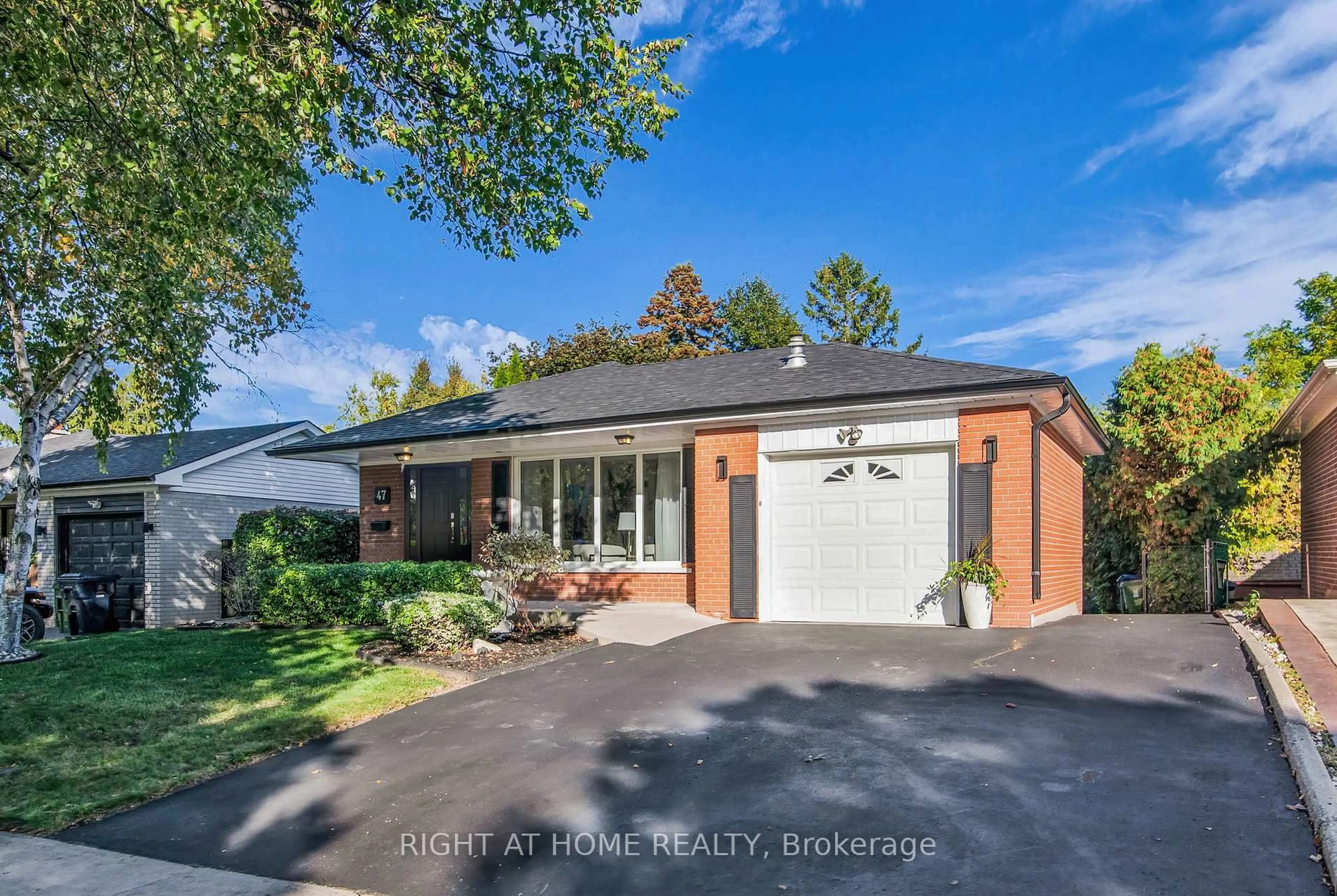 A pic from outside/outdoor area/front of a property/back of a property/a pic from drone, street for 47 Dormington Dr, Toronto Ontario M1G 3N1