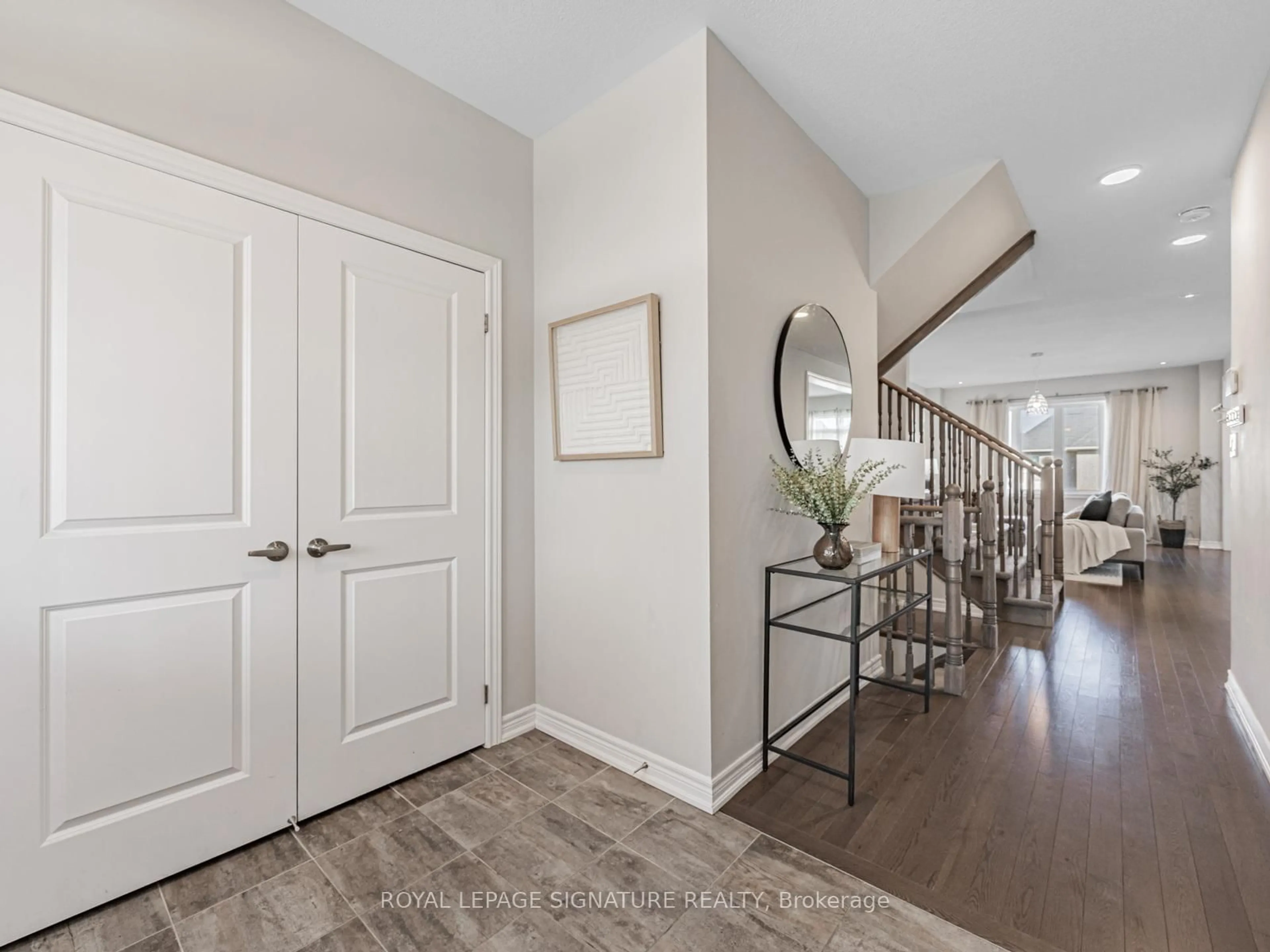 Indoor entryway for 135 Woolacott Lane, Clarington Ontario L1C 0J4