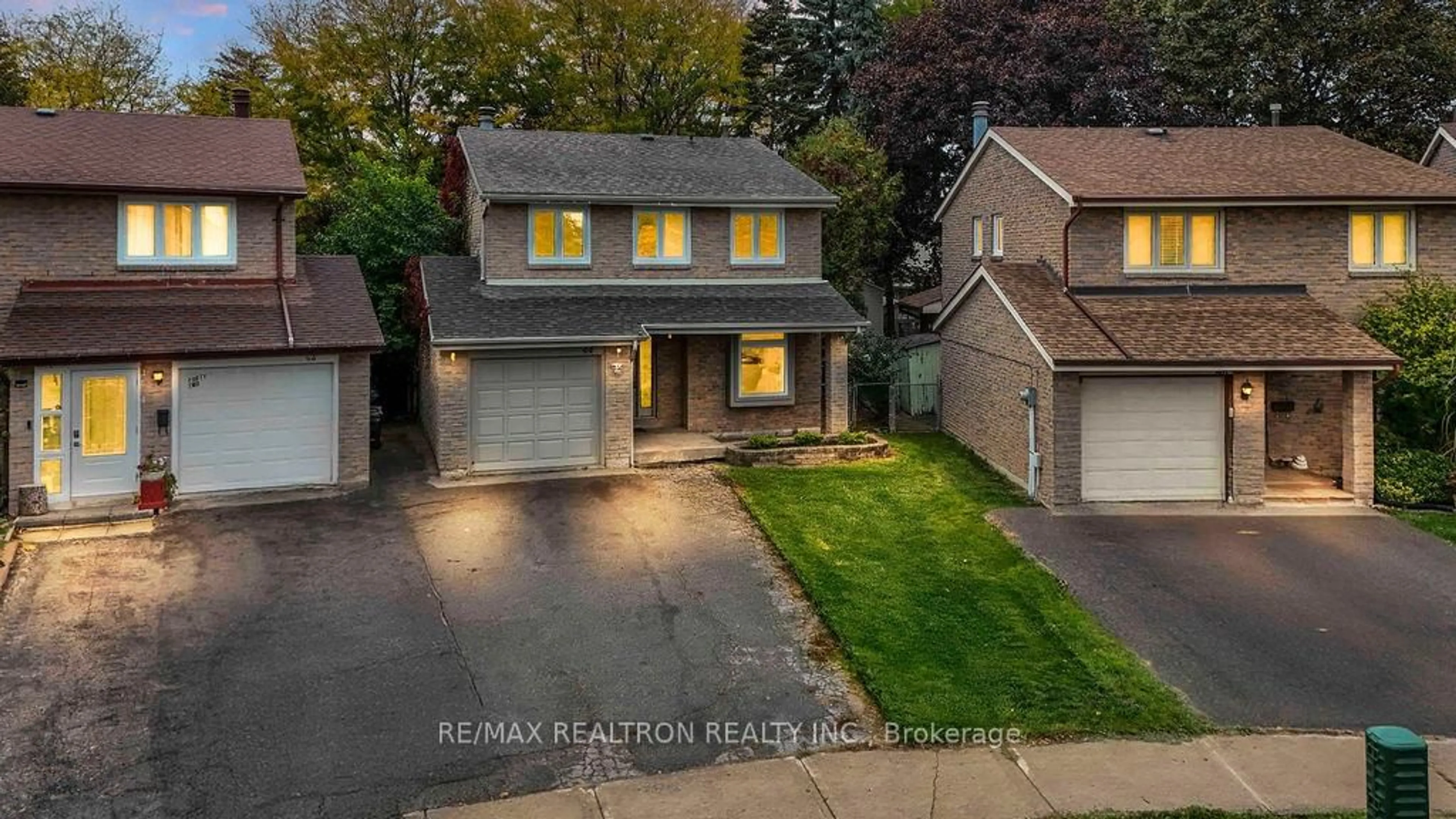 A pic from outside/outdoor area/front of a property/back of a property/a pic from drone, street for 44 Hood Cres, Toronto Ontario M1W 3C1