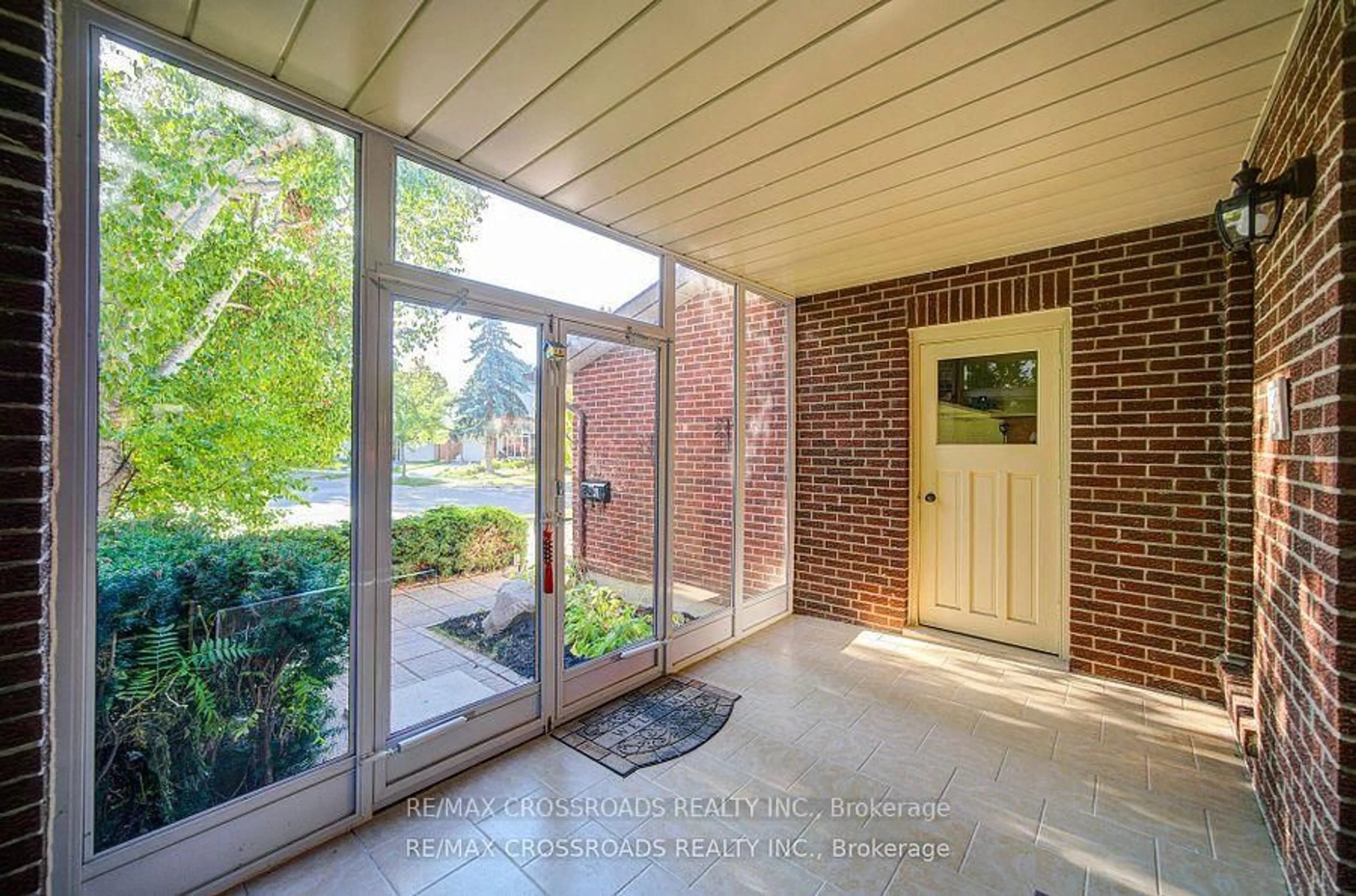 Indoor entryway for 41 Huntsmill Blvd, Toronto Ontario M1W 2Z8