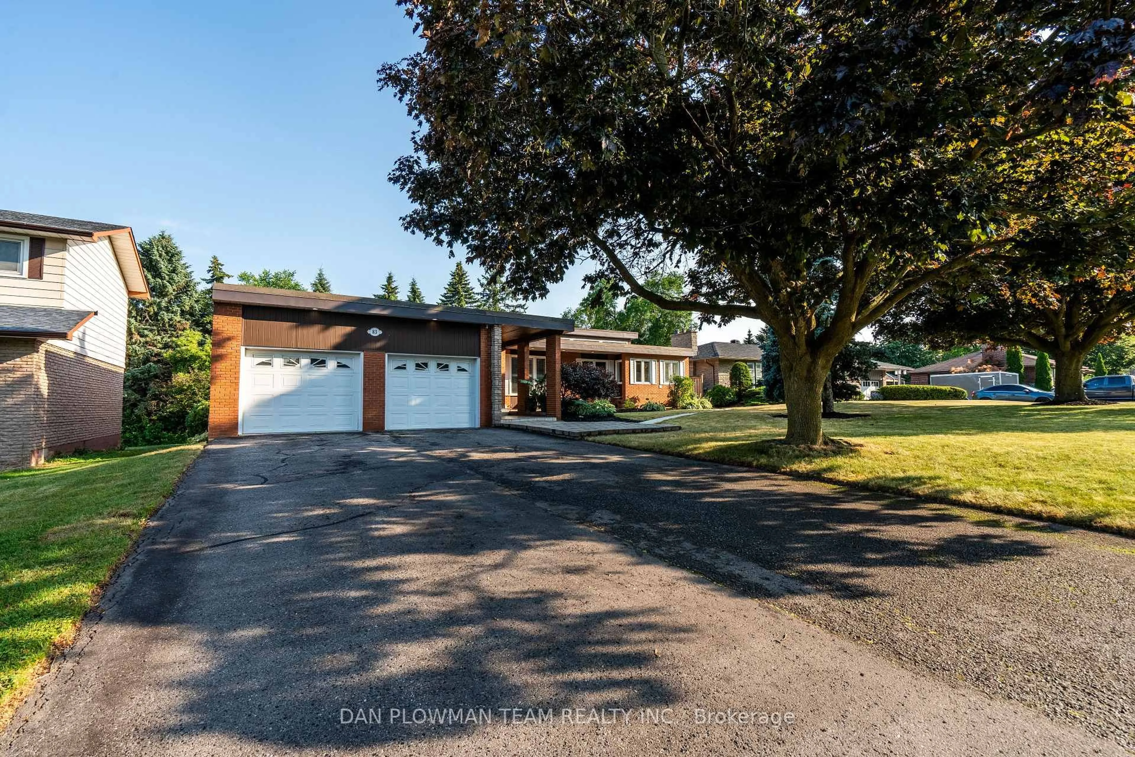 A pic from outside/outdoor area/front of a property/back of a property/a pic from drone, street for 83 Sherwood Rd, Ajax Ontario L1T 2Y7