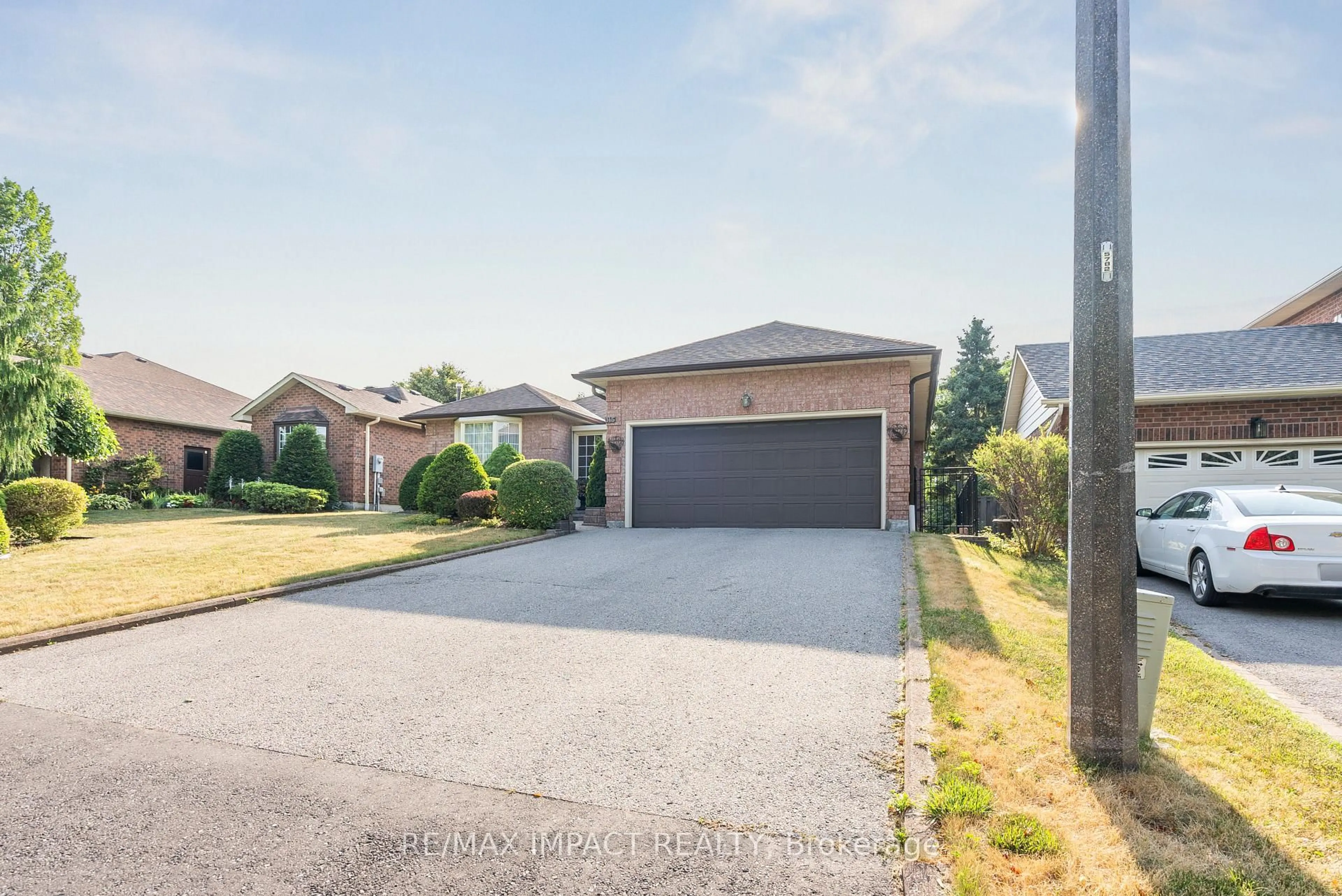 A pic from outside/outdoor area/front of a property/back of a property/a pic from drone, street for 145 Hialeah Cres, Whitby Ontario L1N 6V8