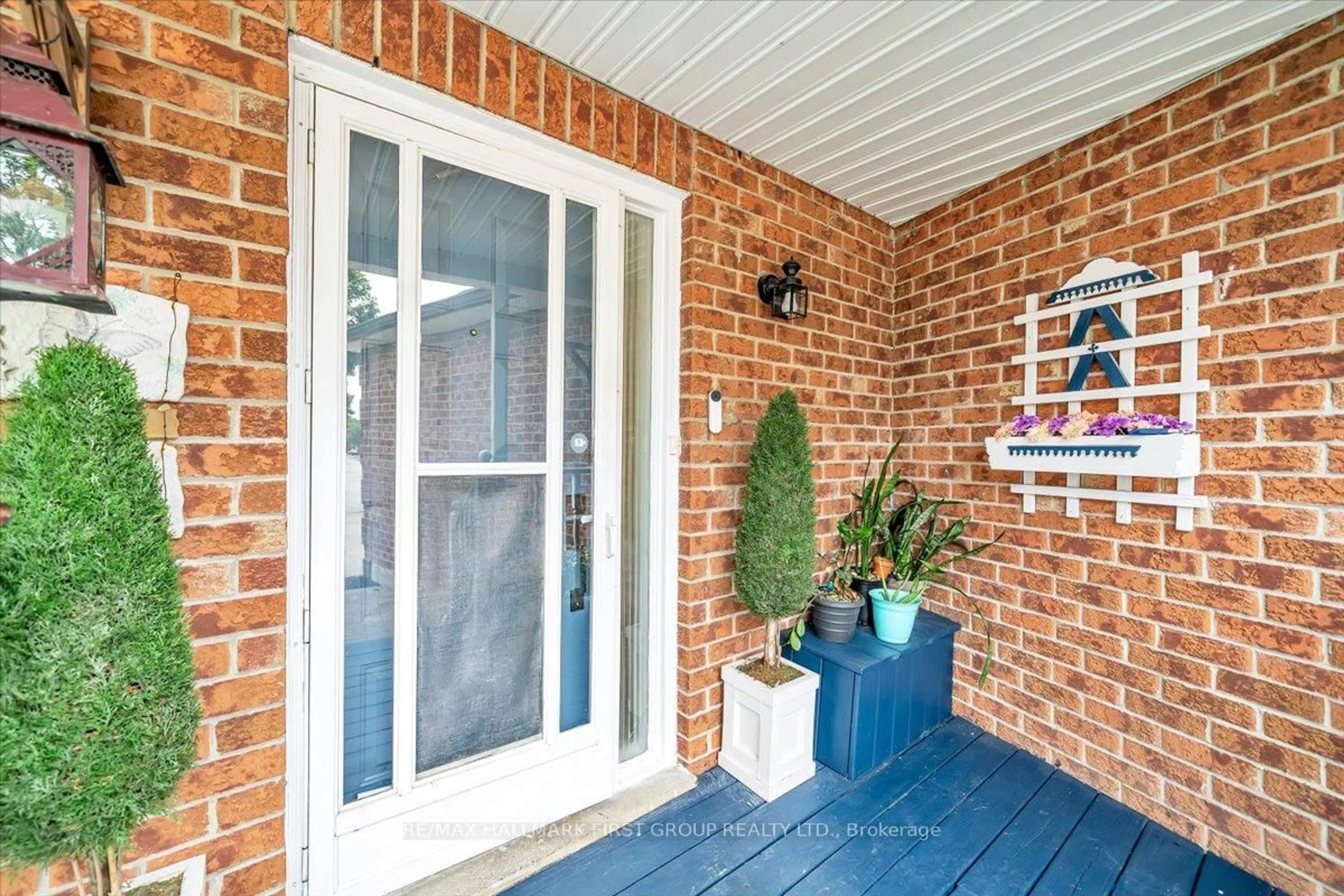 Indoor entryway for 1138 Tanzer Crt, Pickering Ontario L1W 3S4