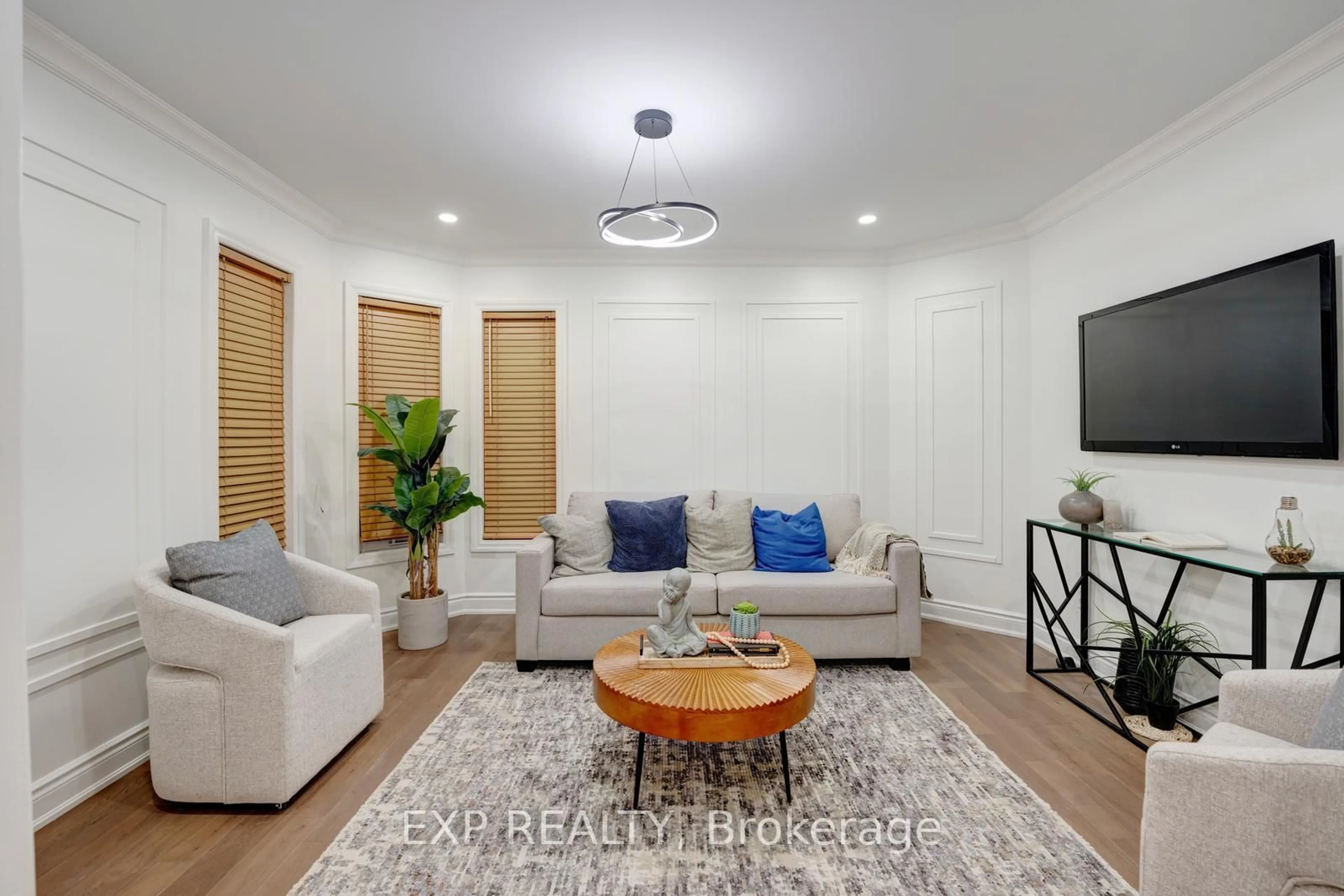 Living room with furniture, unknown for 33 Hartrick Pl, Whitby Ontario L1R 2C2