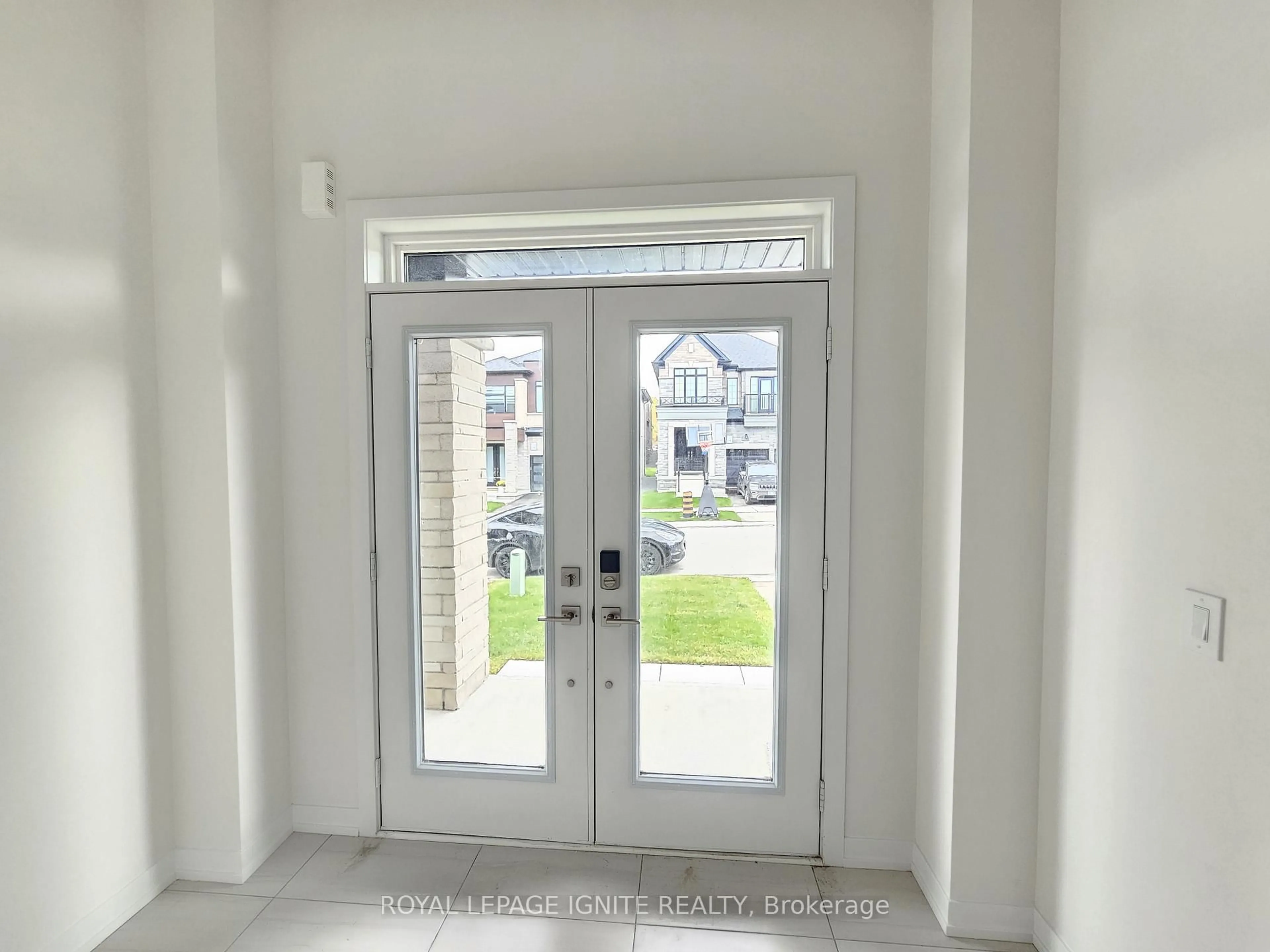 Indoor entryway for 1848 Lotus Blossom Rd, Pickering Ontario L1Y 0B6