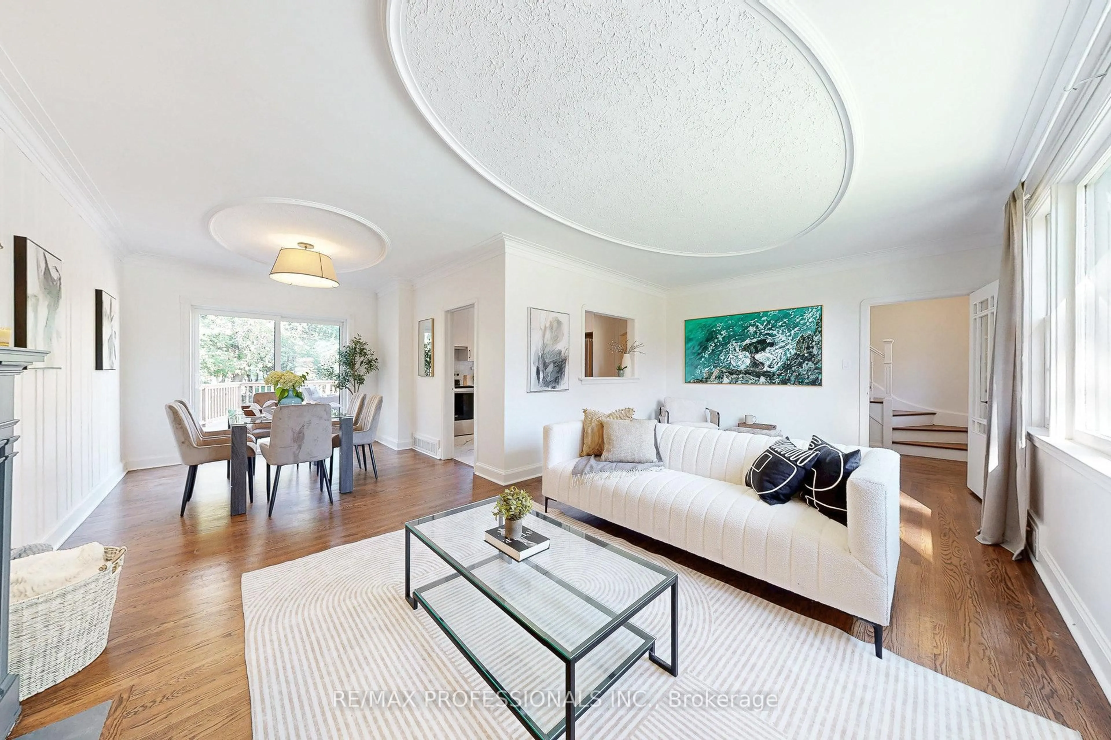 Living room with furniture, unknown for 146 Pinegrove Ave, Toronto Ontario M1N 2G9
