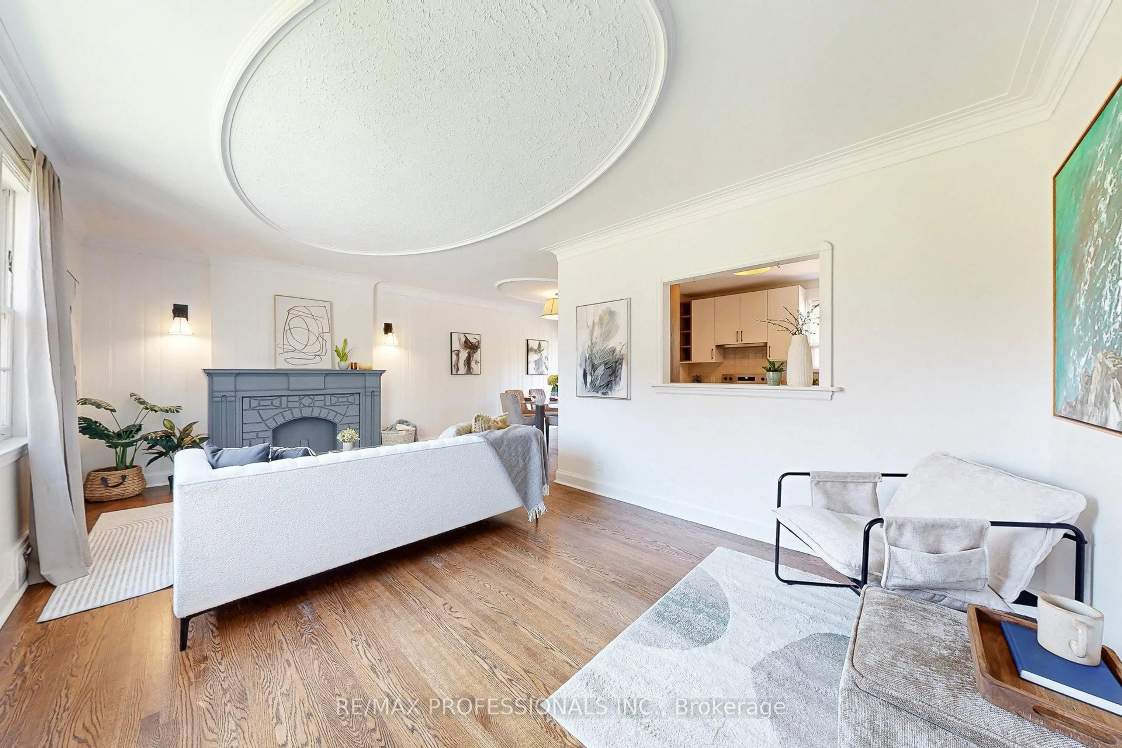 Living room with furniture, unknown for 146 Pinegrove Ave, Toronto Ontario M1N 2G9
