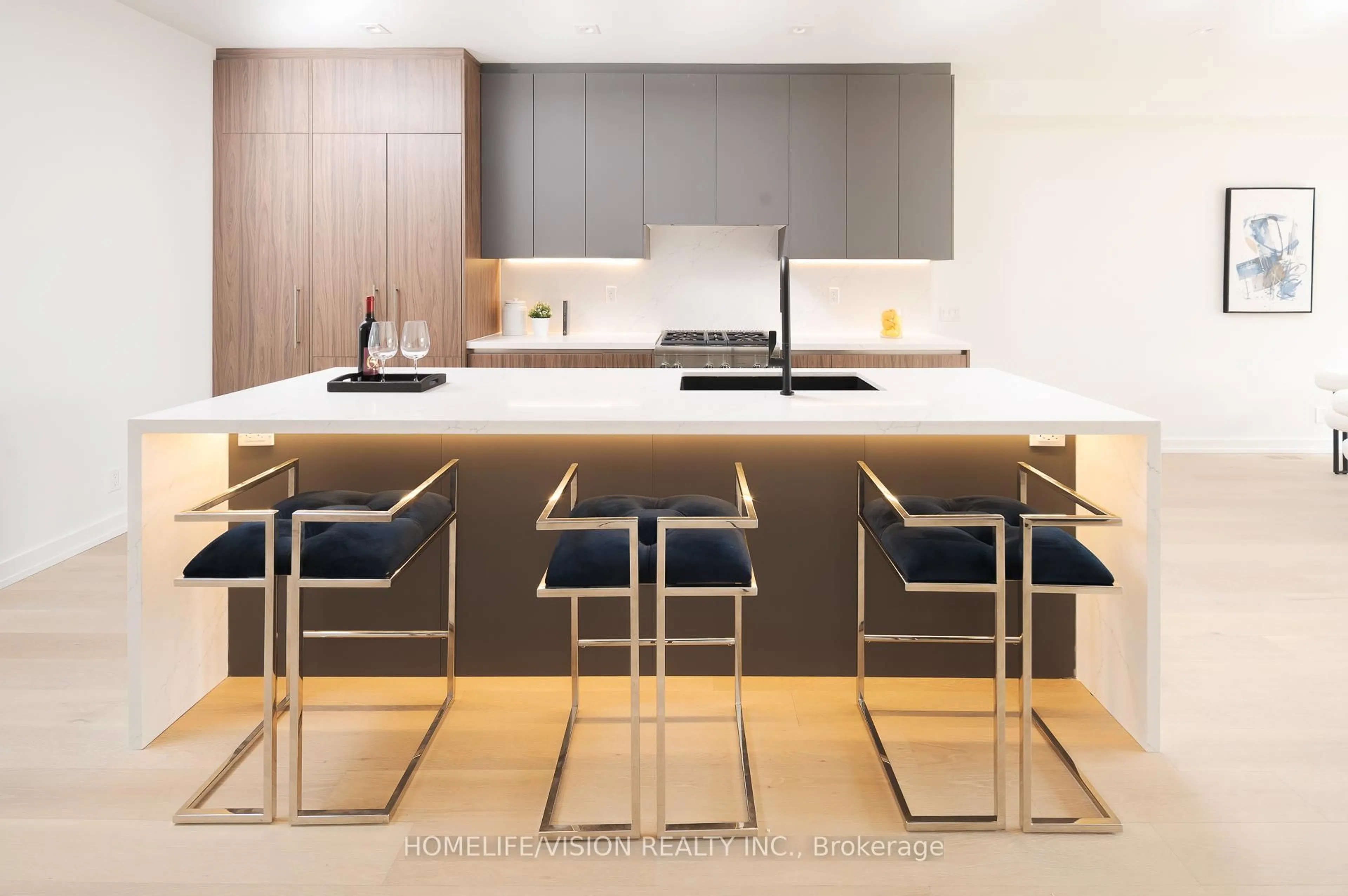 Contemporary kitchen, unknown for 44 Doris Dr, Toronto Ontario M4B 3C9