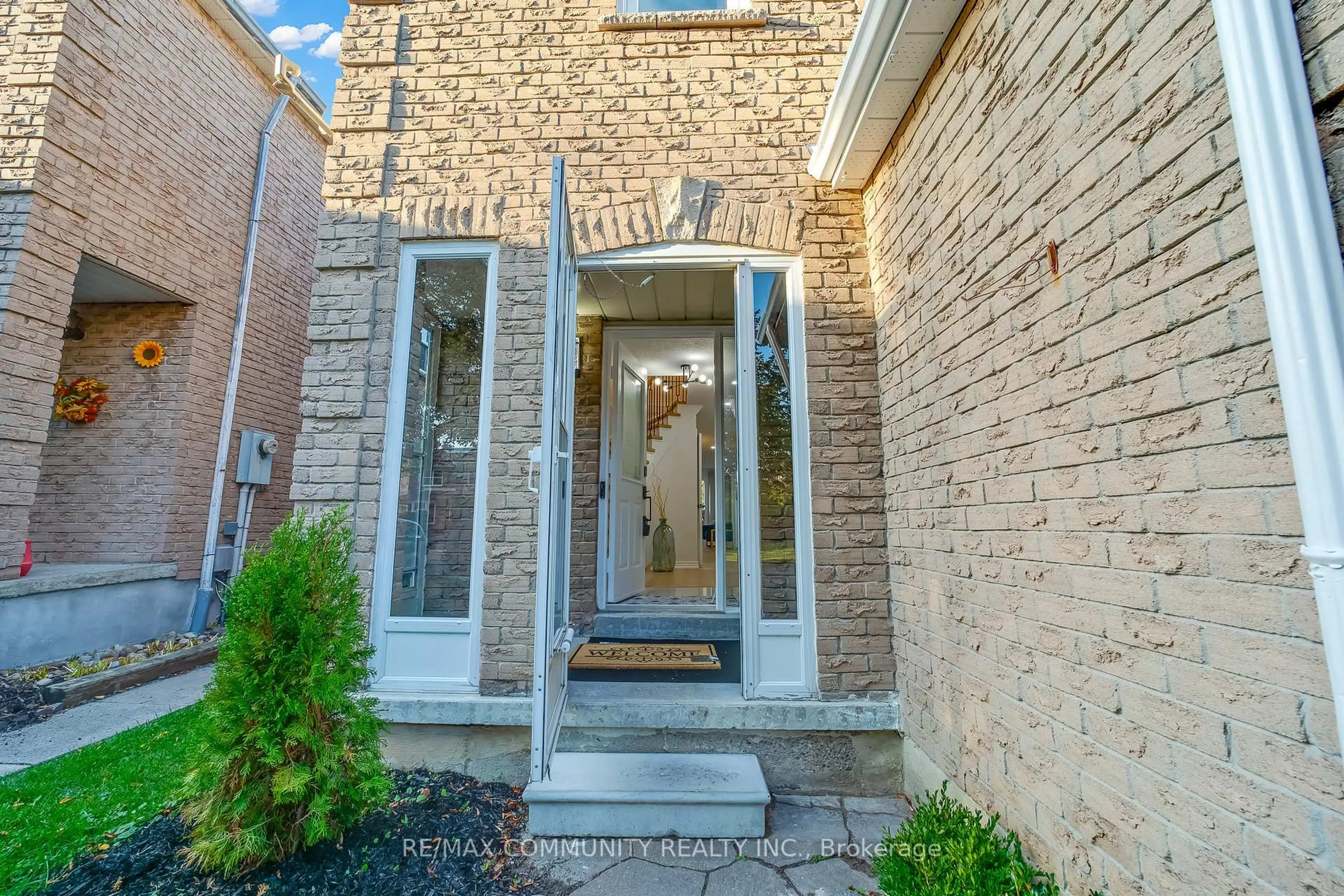 Unknown for 89 Hewitt Cres, Ajax Ontario L1S 7B6