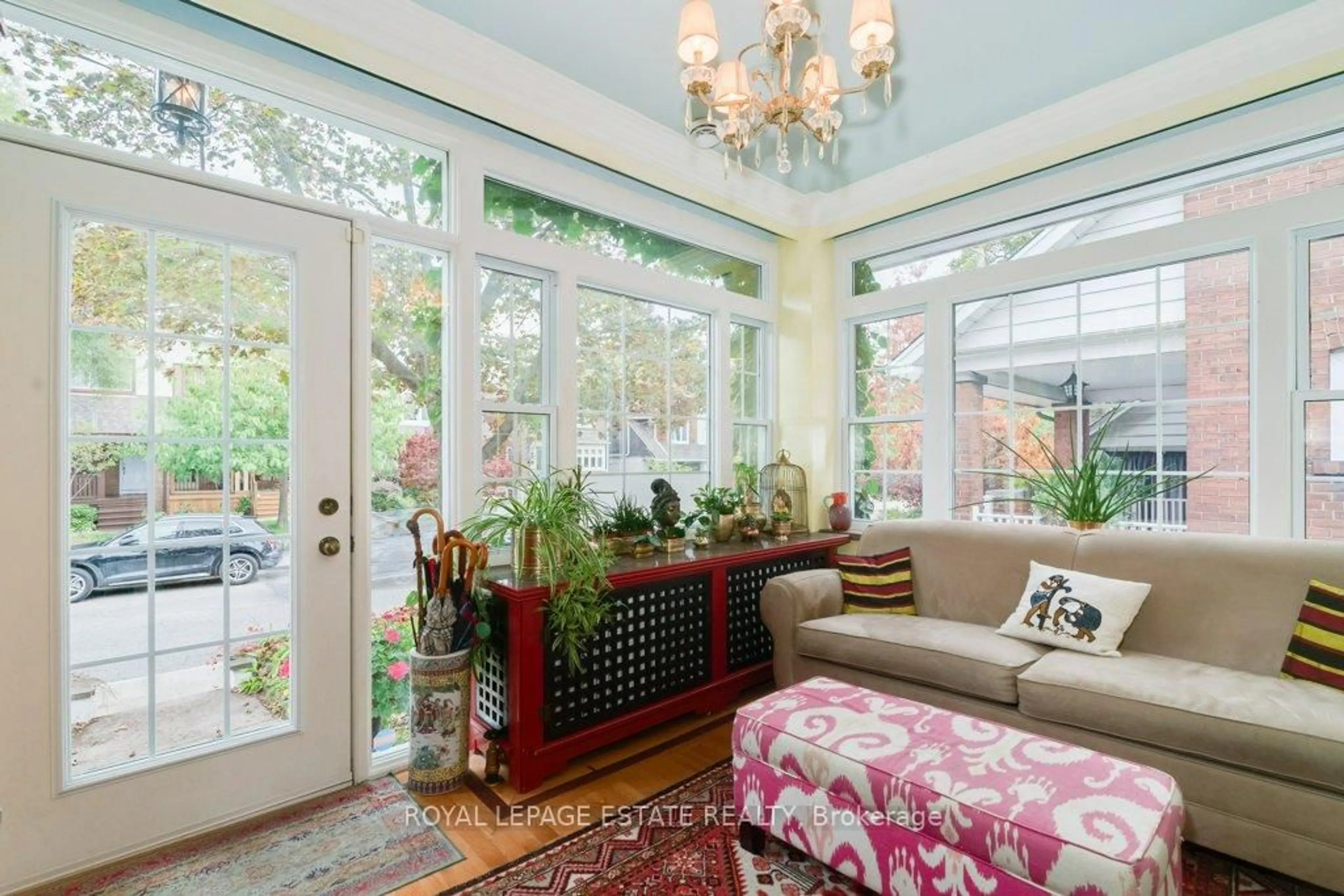 Living room with furniture, unknown for 314 Scarborough Rd, Toronto Ontario M4E 3M8