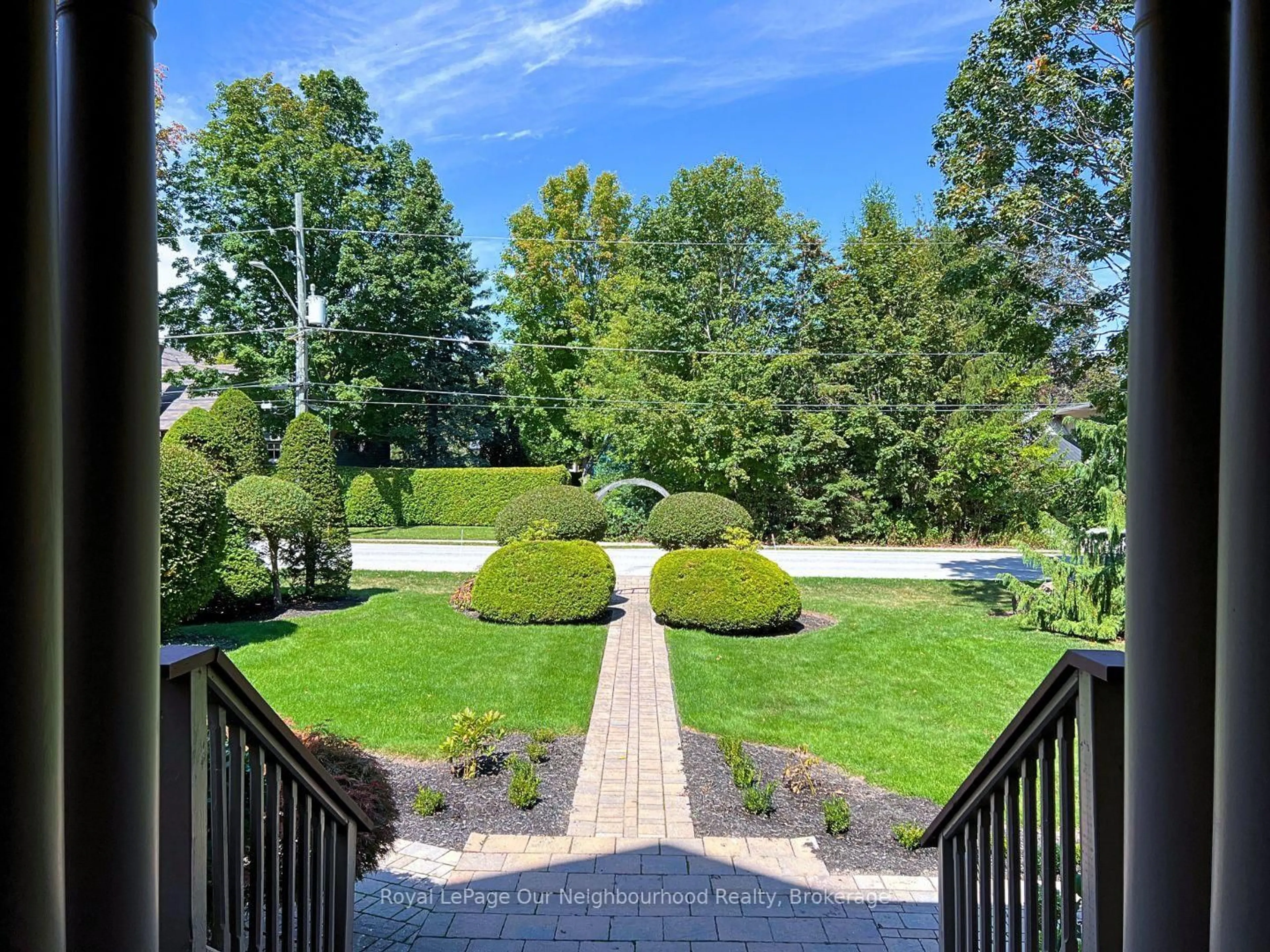 A pic from outside/outdoor area/front of a property/back of a property/a pic from drone, water/lake/river/ocean view for 305 Trent St, Whitby Ontario L1N 1M3