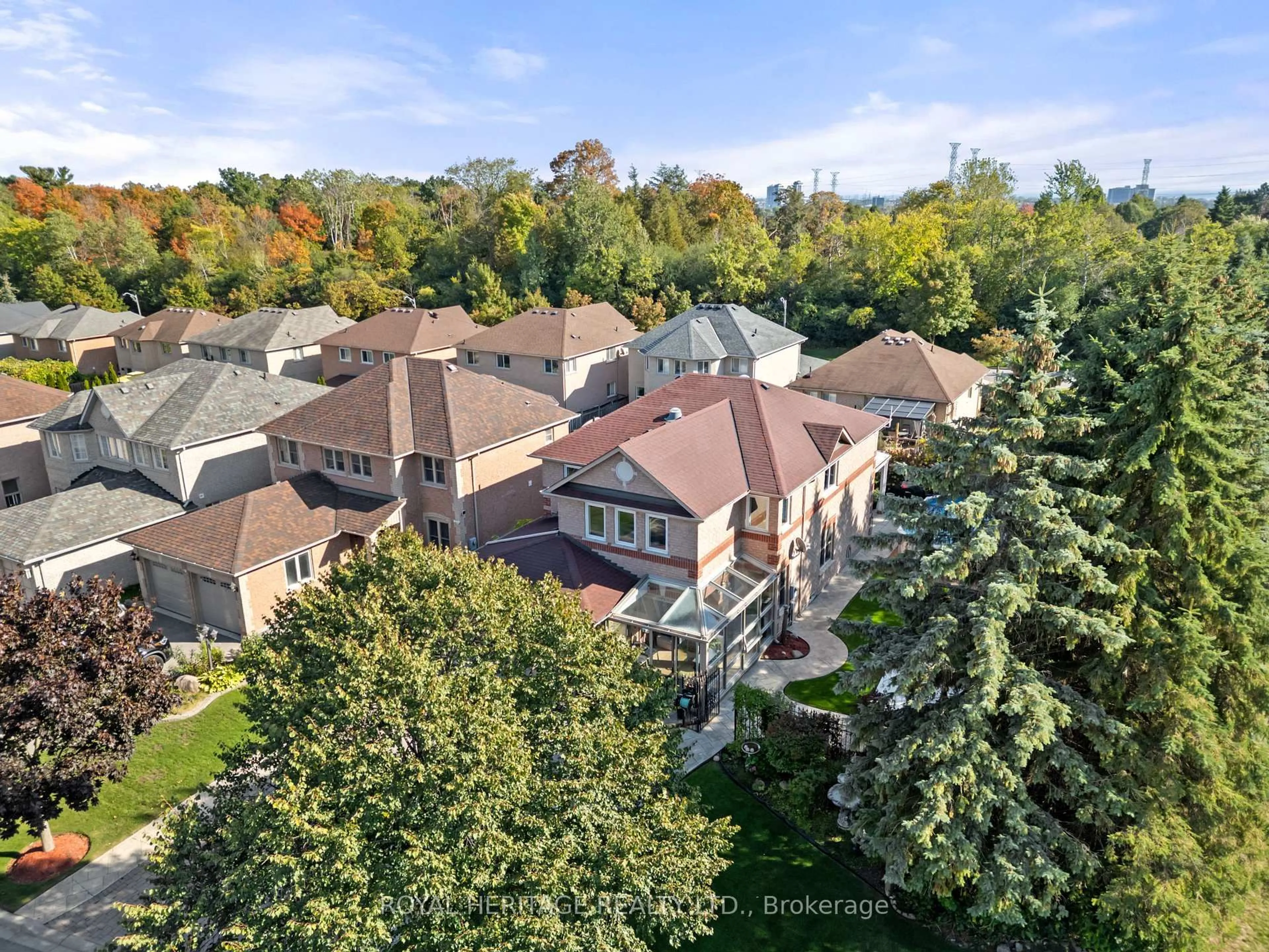 A pic from outside/outdoor area/front of a property/back of a property/a pic from drone, unknown for 1101 Gossamer Dr, Pickering Ontario L1X 2T7