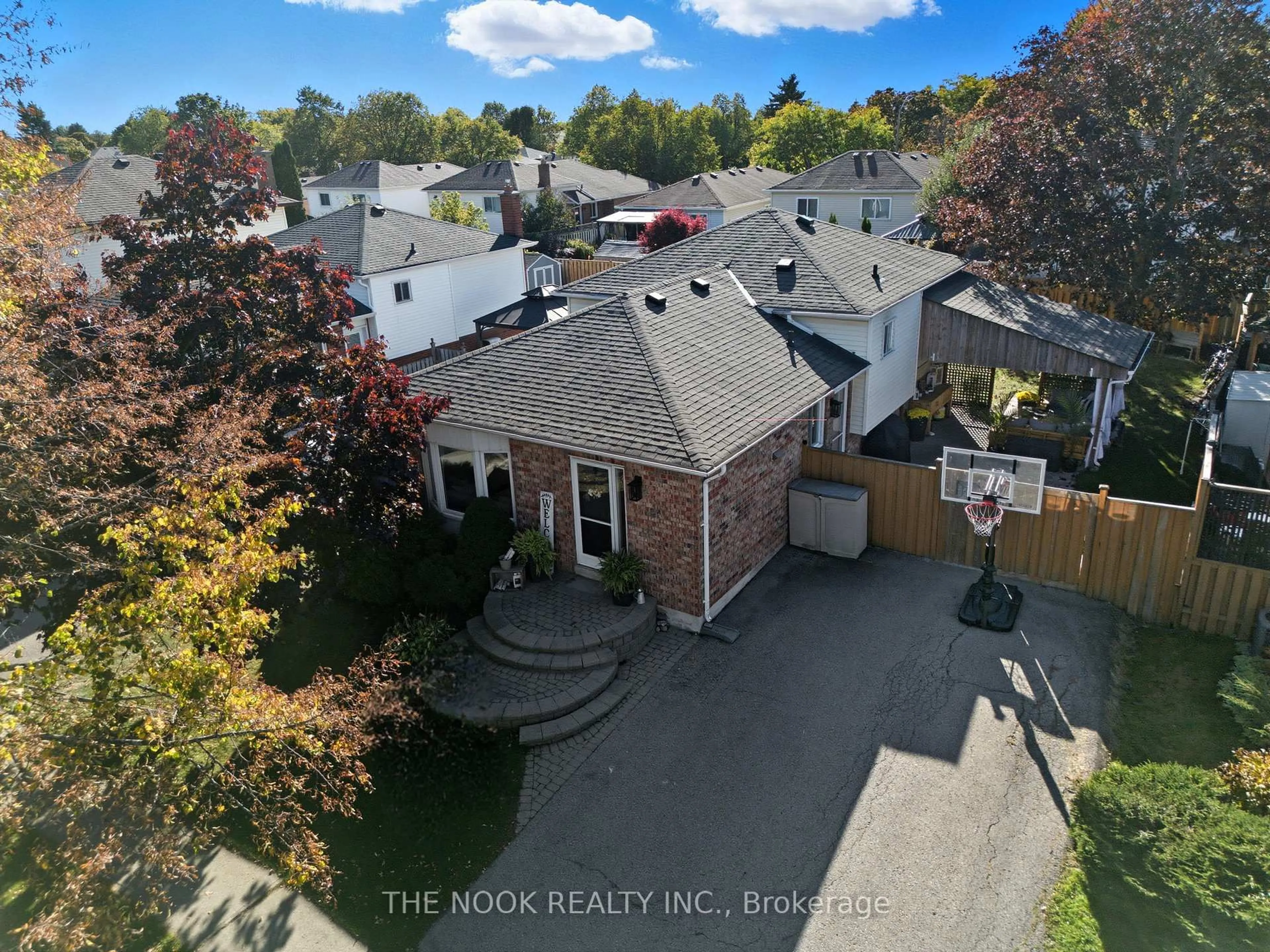 A pic from outside/outdoor area/front of a property/back of a property/a pic from drone, city buildings view from balcony for 90 Centerfield Dr, Clarington Ontario L1E 1K6