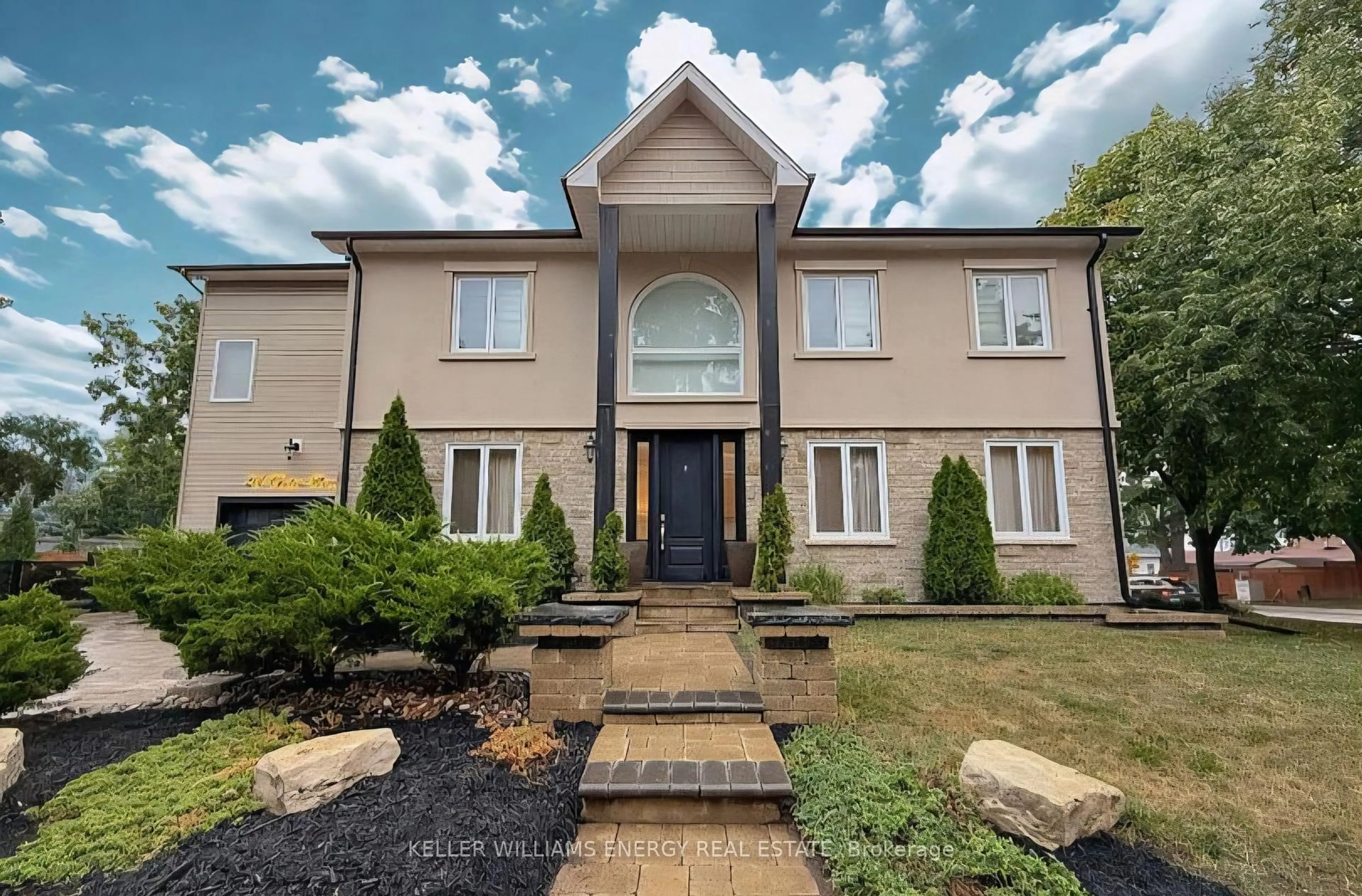 Unknown for 201 Centre St, Whitby Ontario L1N 4S9