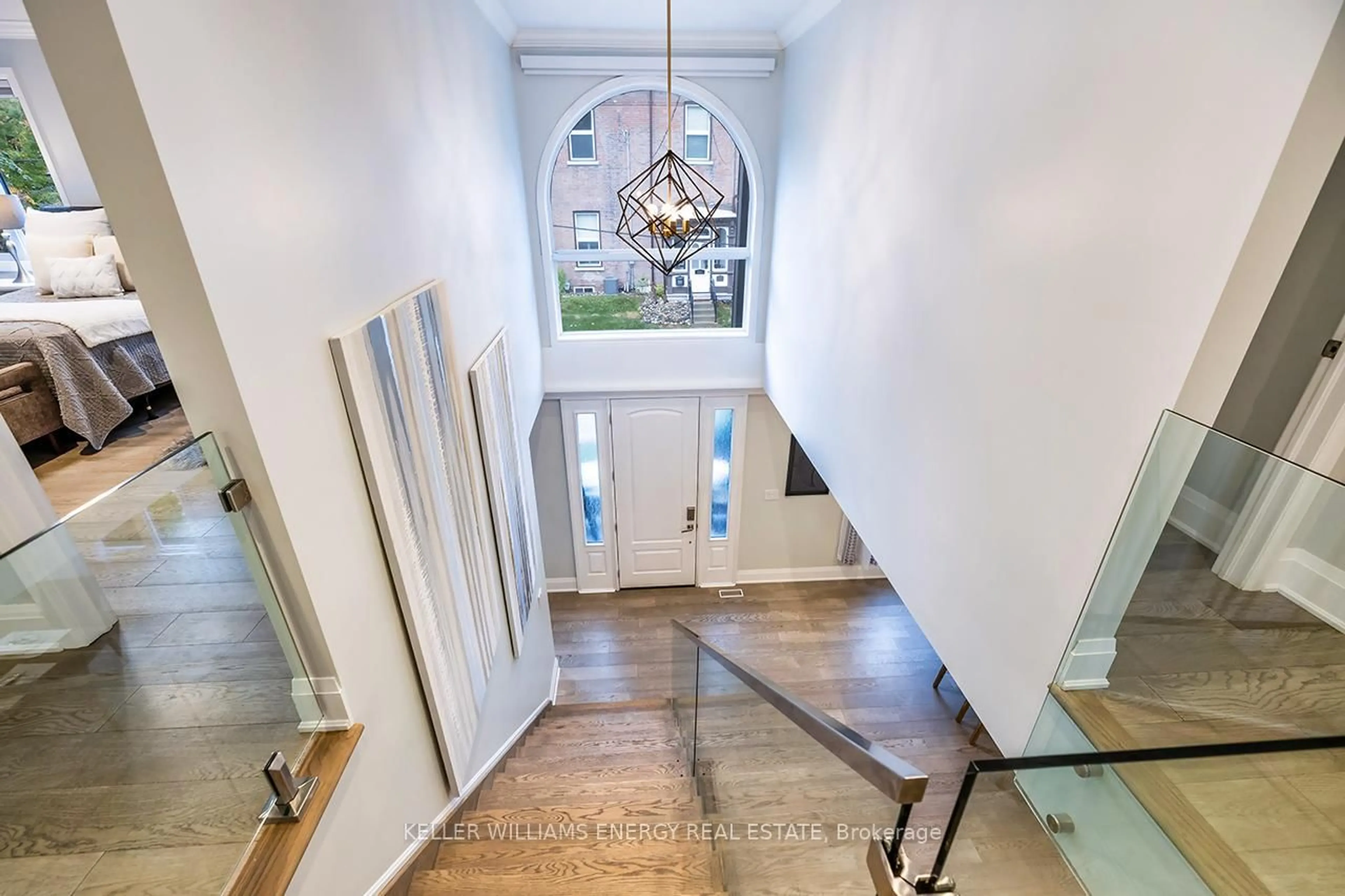 Indoor foyer for 201 Centre St, Whitby Ontario L1N 4S9