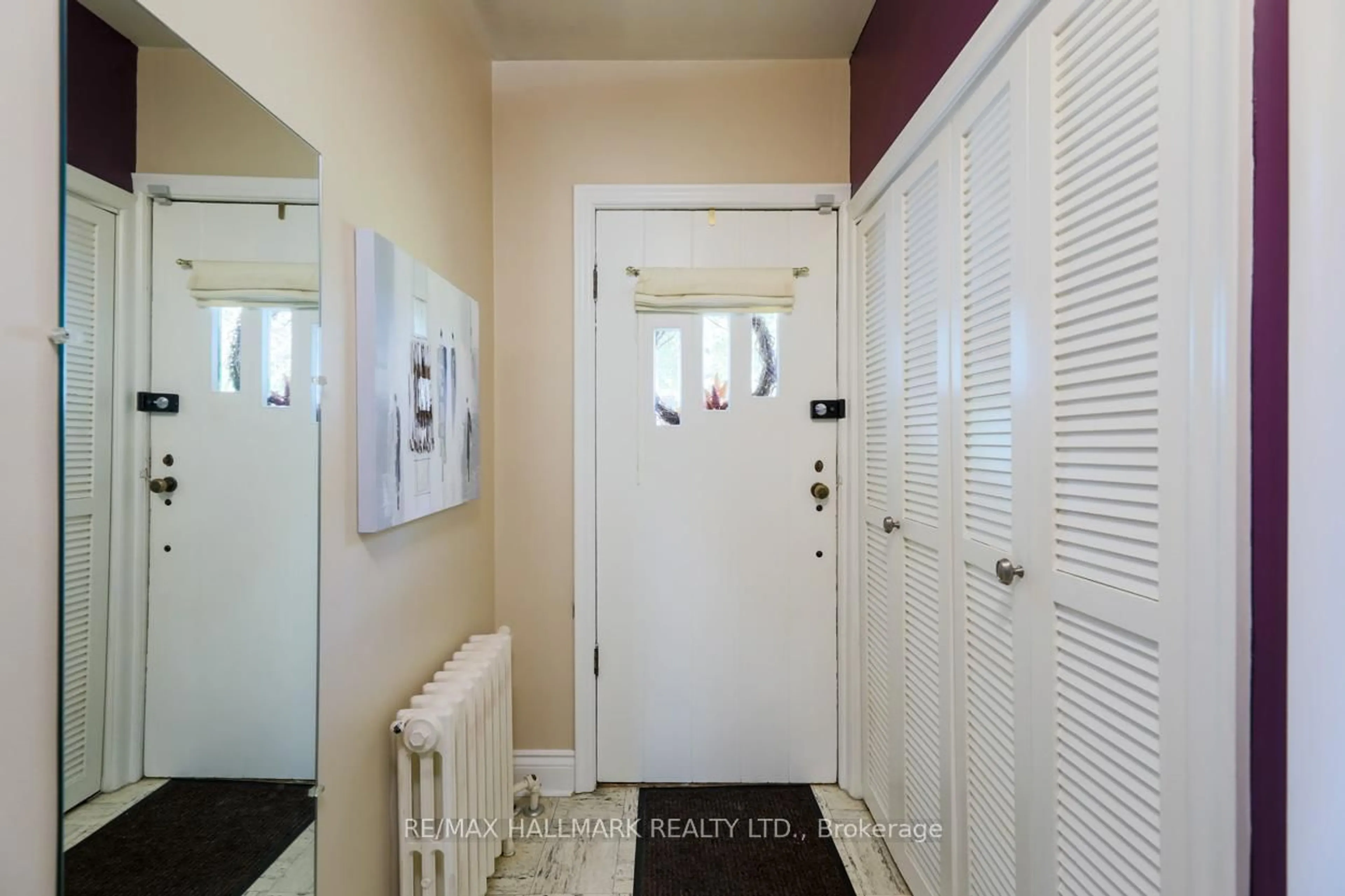 Indoor entryway for 125 Chine Dr, Toronto Ontario M1M 2K8