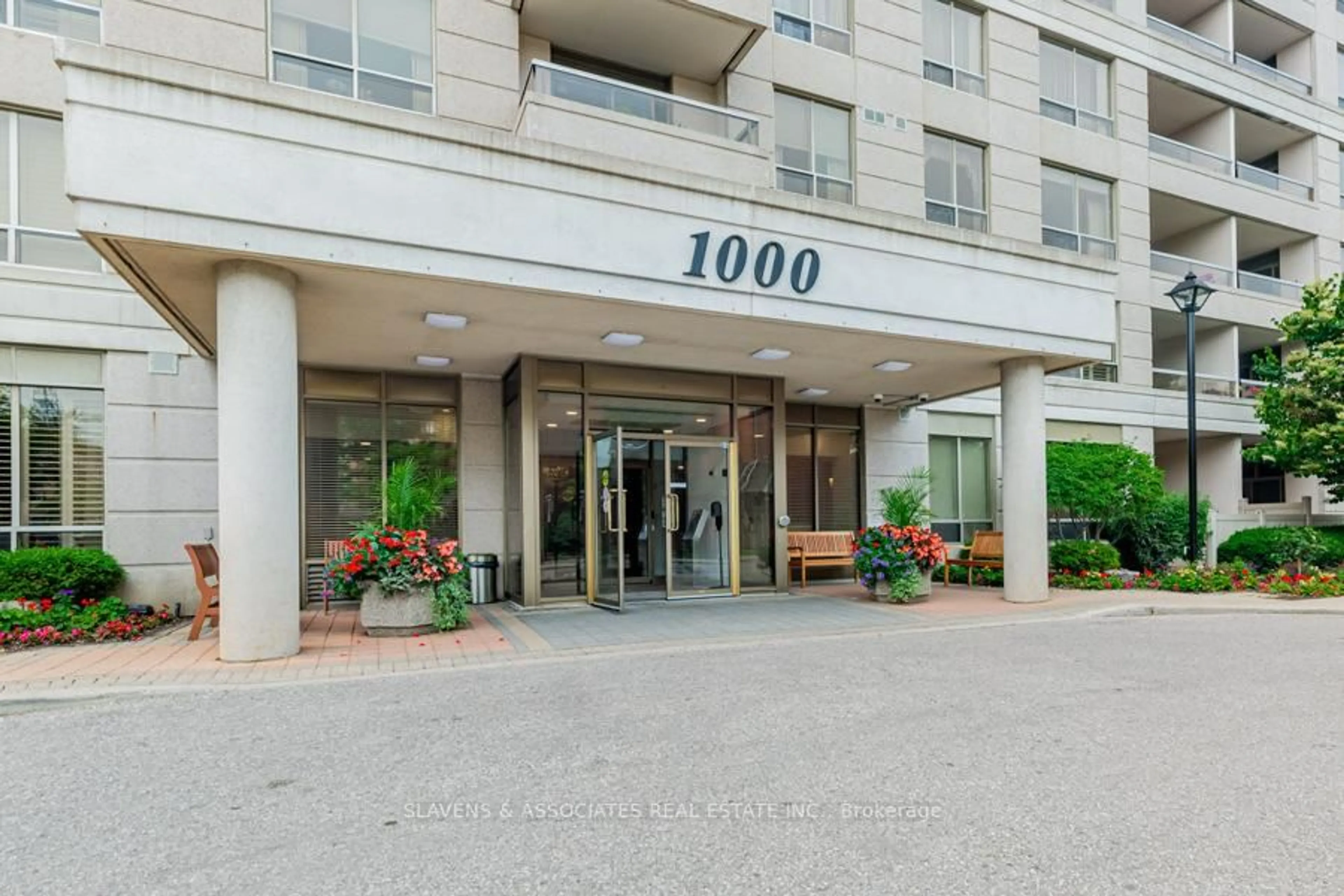 Indoor foyer for 1000 The Esplanade Rd #1404, Pickering Ontario L1V 6V4