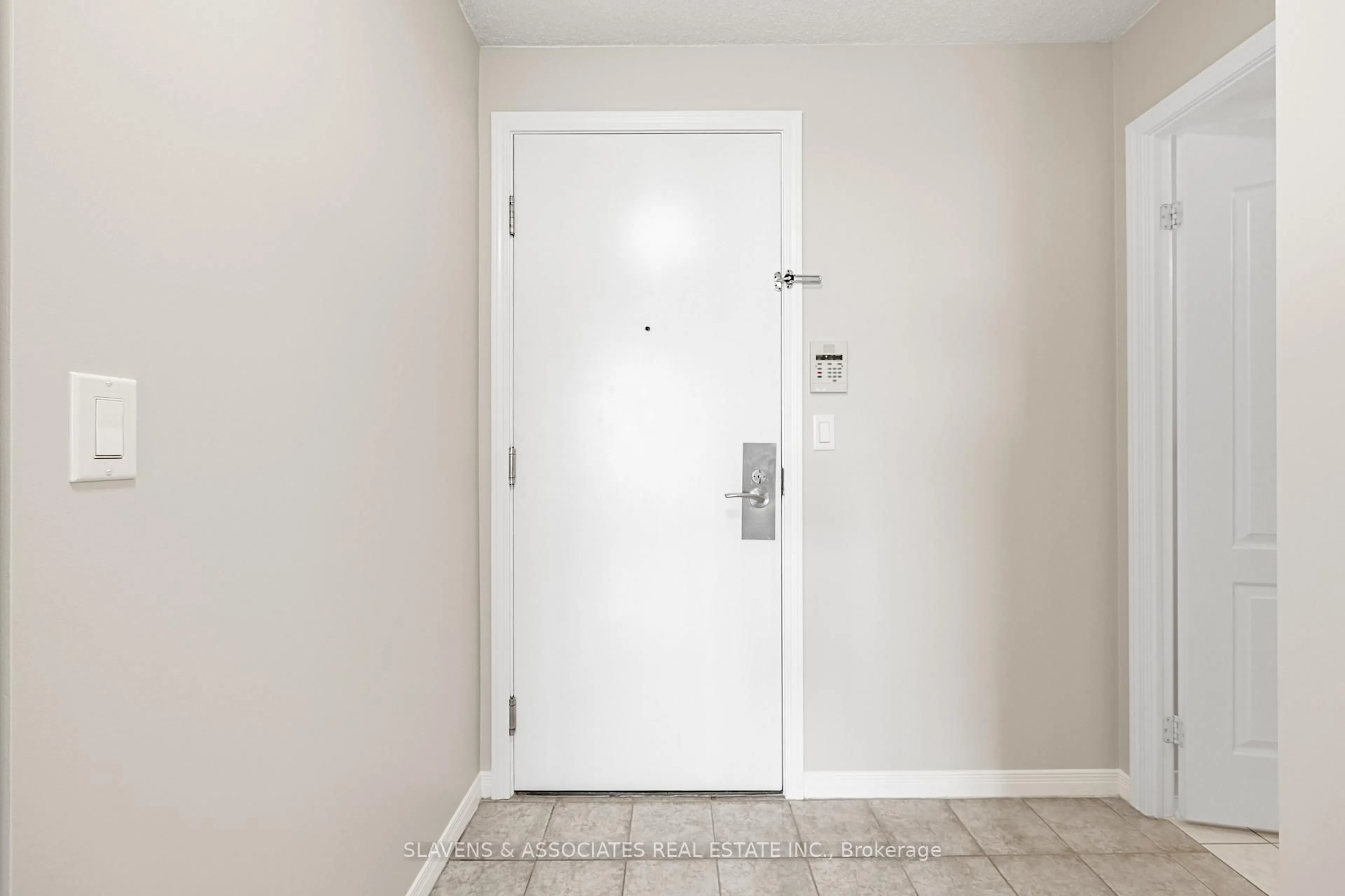 Indoor entryway for 1000 The Esplanade Rd #1404, Pickering Ontario L1V 6V4