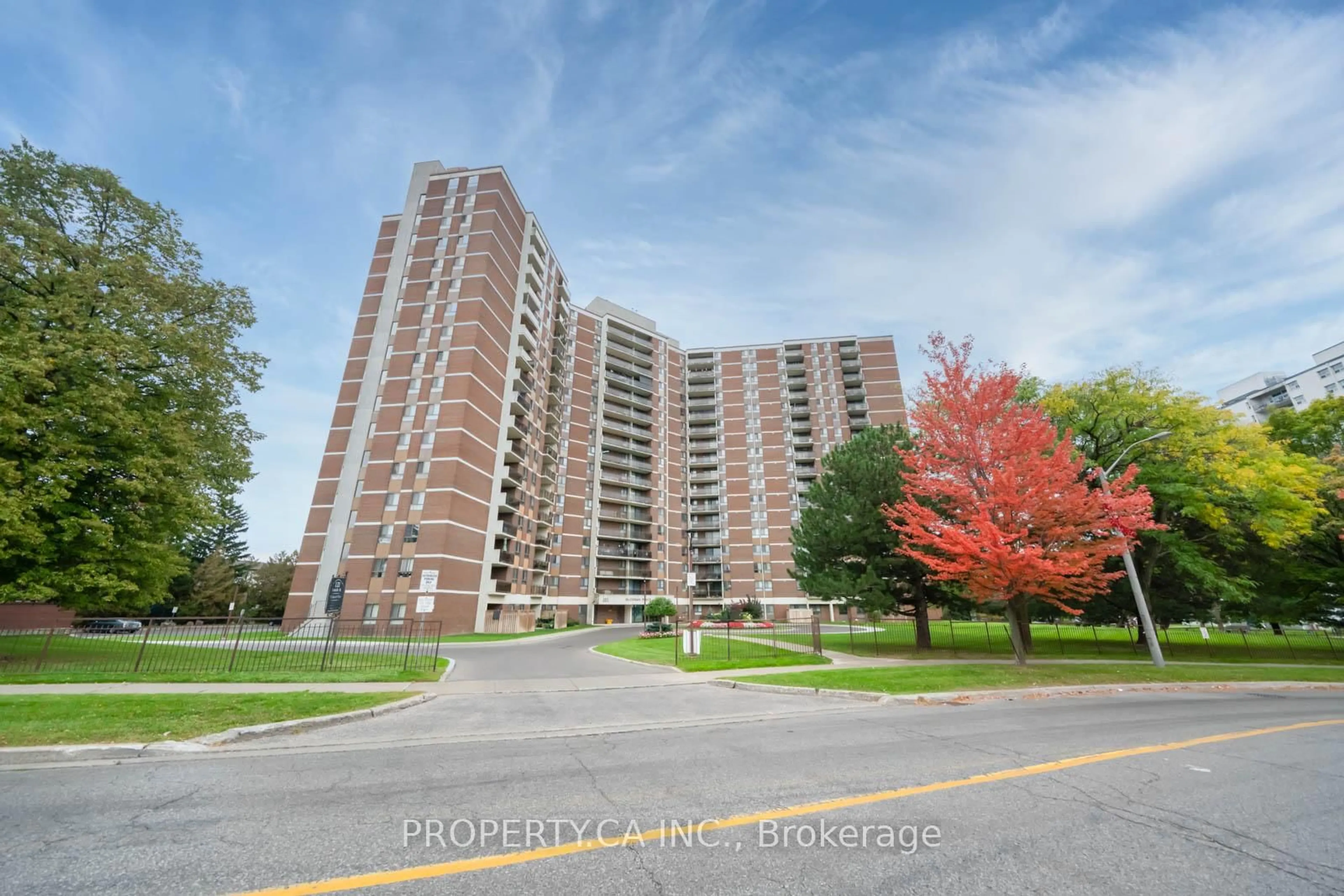A pic from outside/outdoor area/front of a property/back of a property/a pic from drone, street for 121 Trudelle St #609, Toronto Ontario M1J 3K4