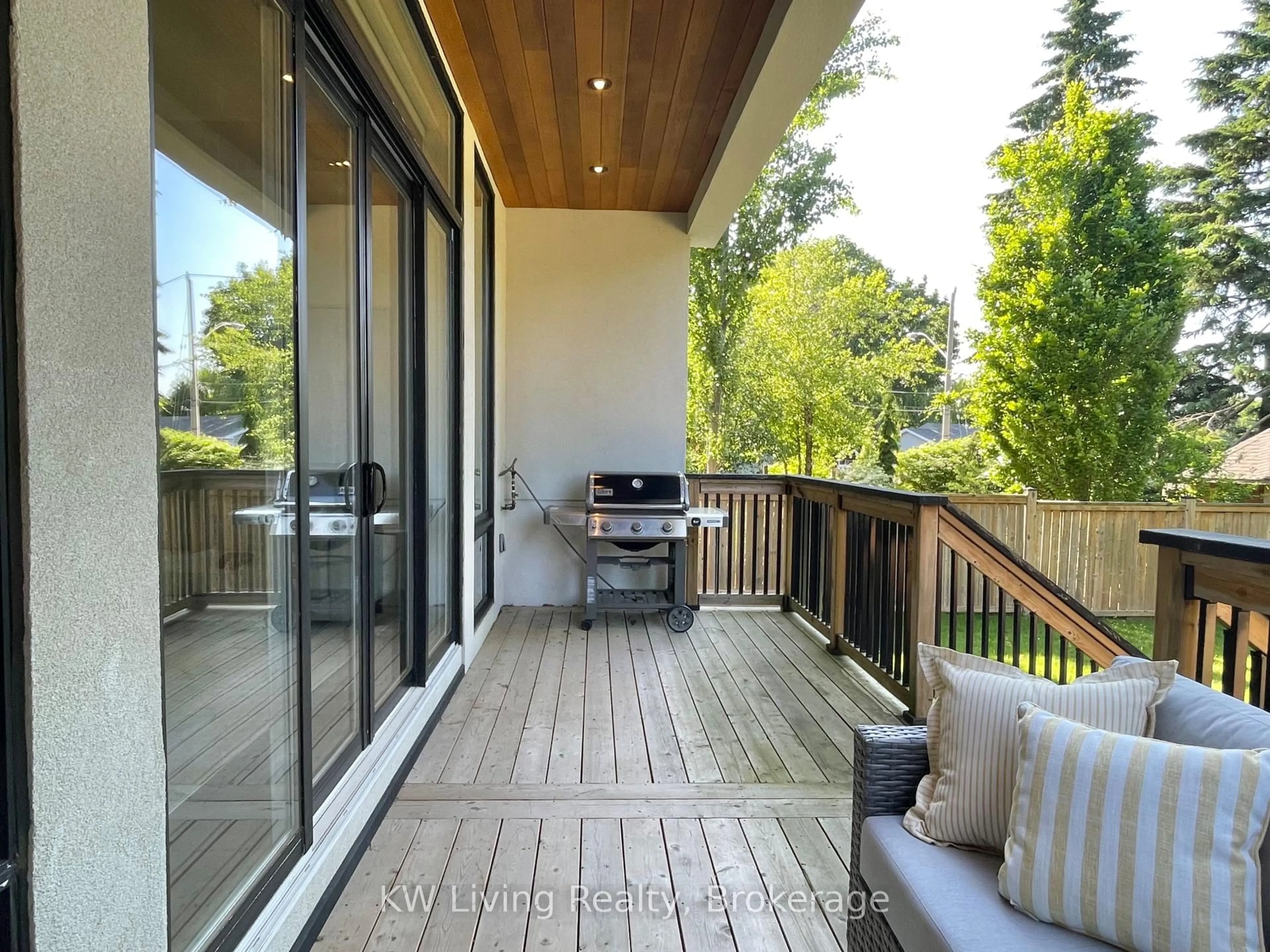 Patio, water/lake/river/ocean view for 18 Ferris Rd, Toronto Ontario M4B 1G1