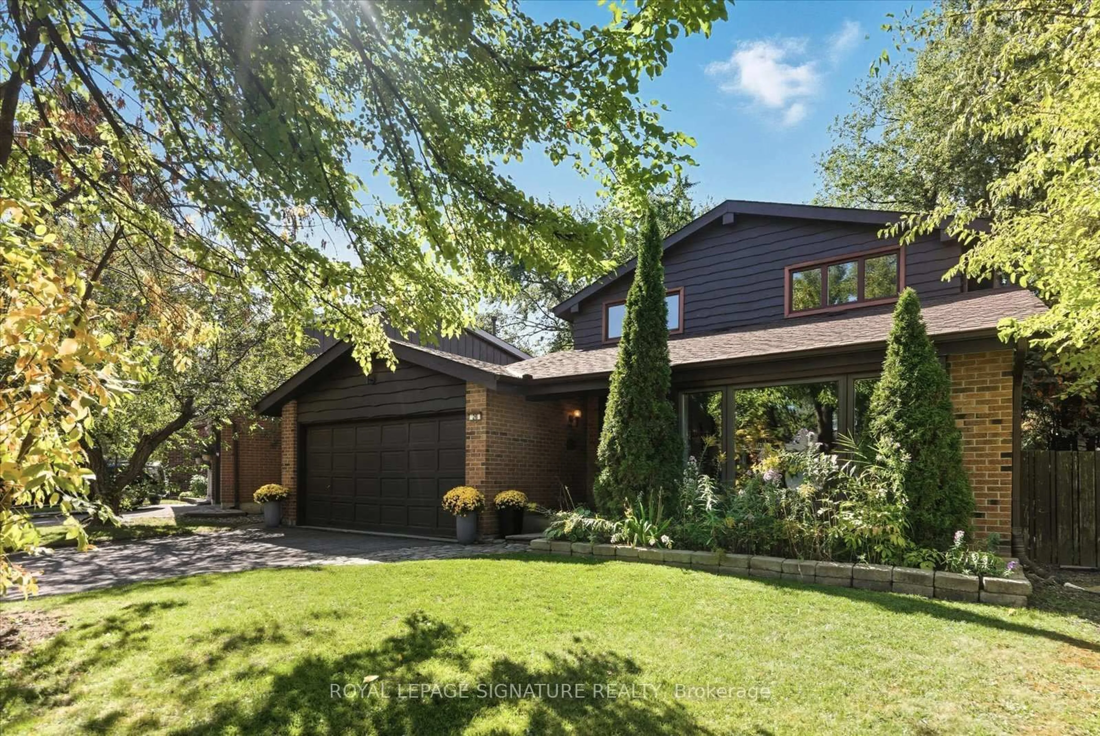 Home with brick exterior material, street for 26 Macklingate Crt, Toronto Ontario M1V 1A1