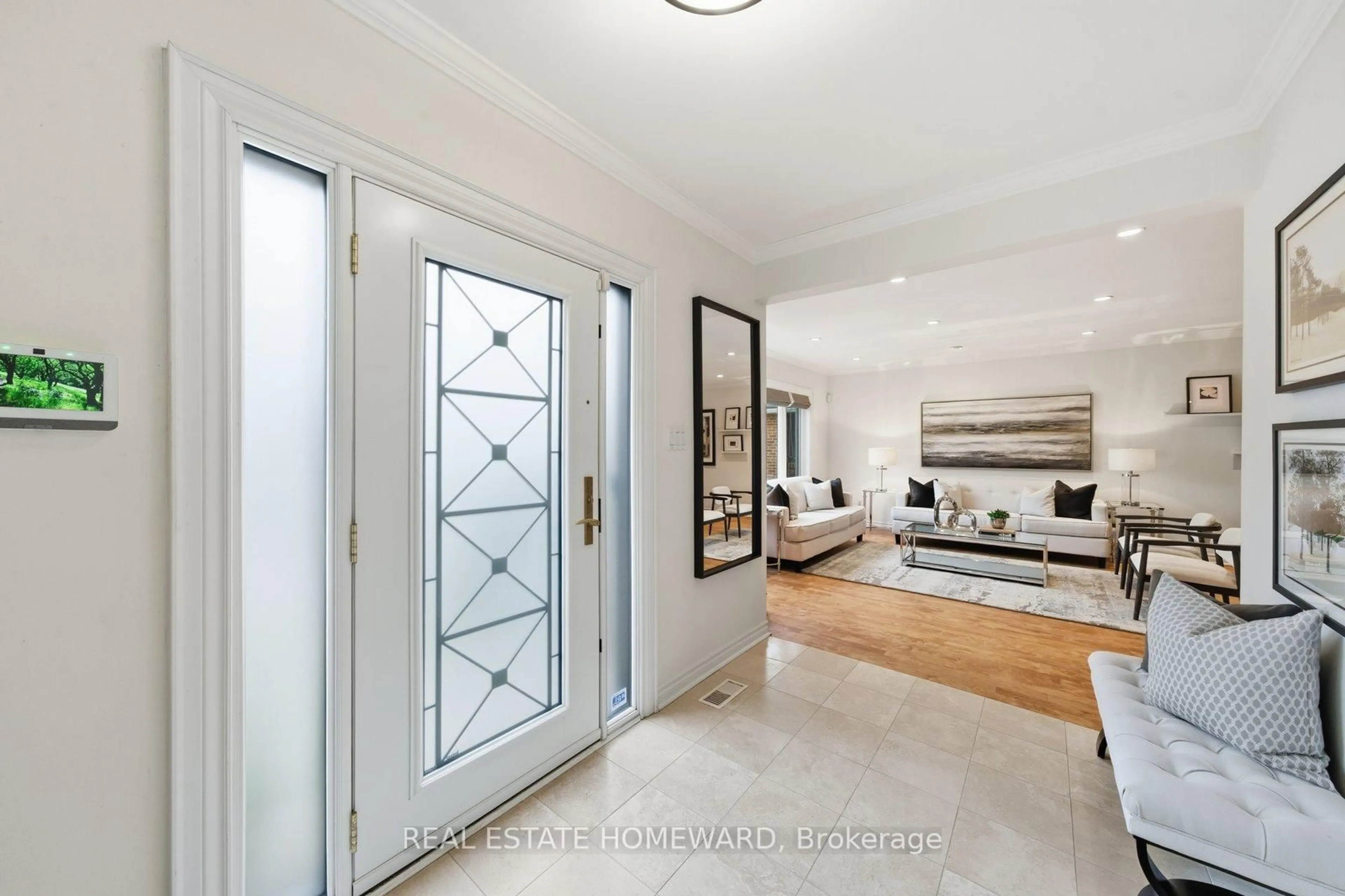Indoor entryway for 30 Lynn Rd, Toronto Ontario M1N 2A4