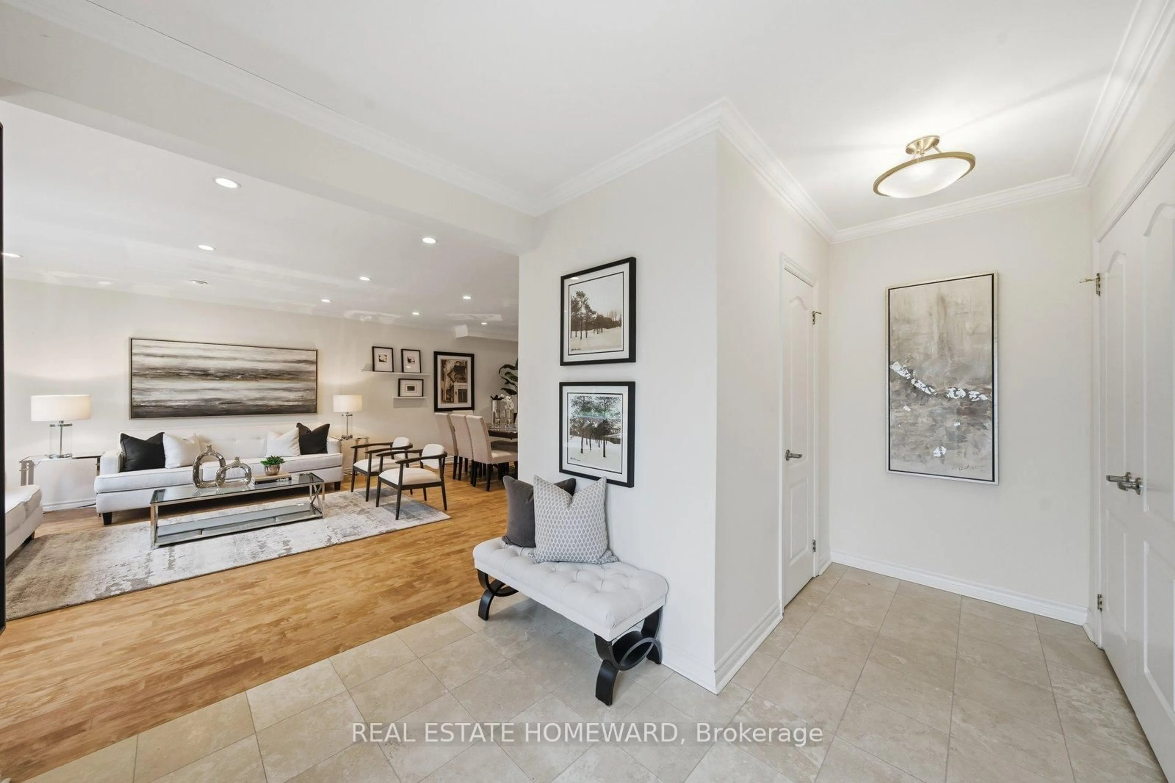 Indoor entryway for 30 Lynn Rd, Toronto Ontario M1N 2A4