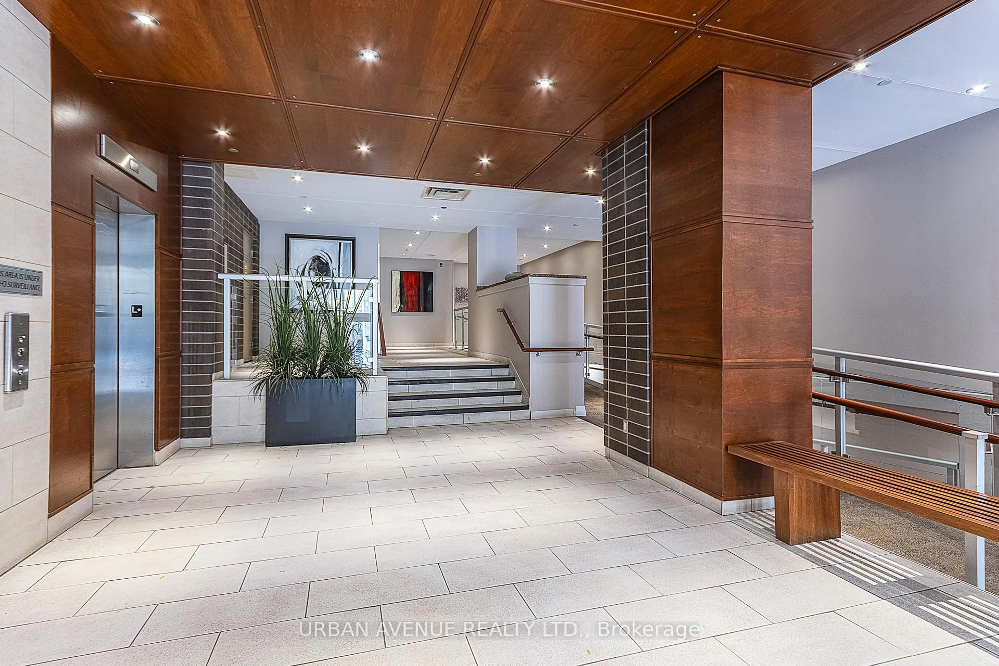 Indoor foyer for 44 Bond St #707, Oshawa Ontario L1G 6R2
