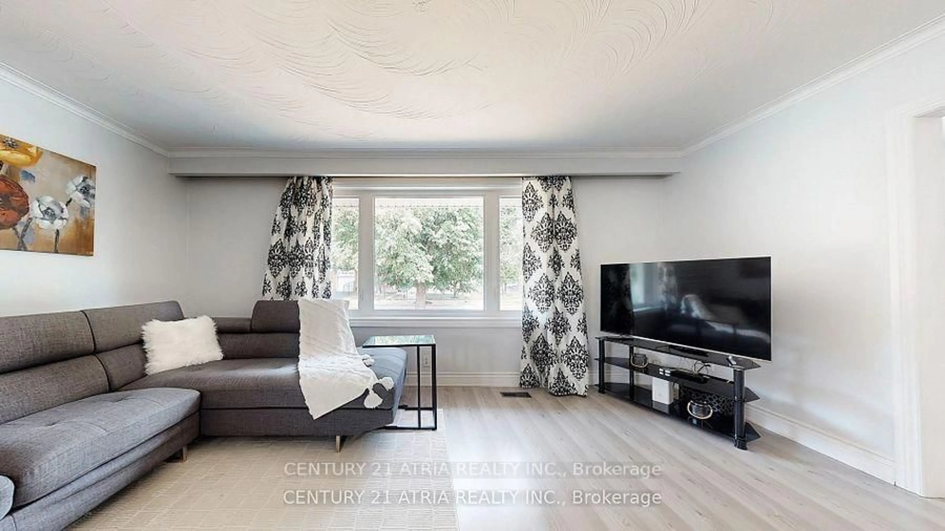 Living room with furniture, wood/laminate floor for 82 Clementine Sq, Toronto Ontario M1G 2V7