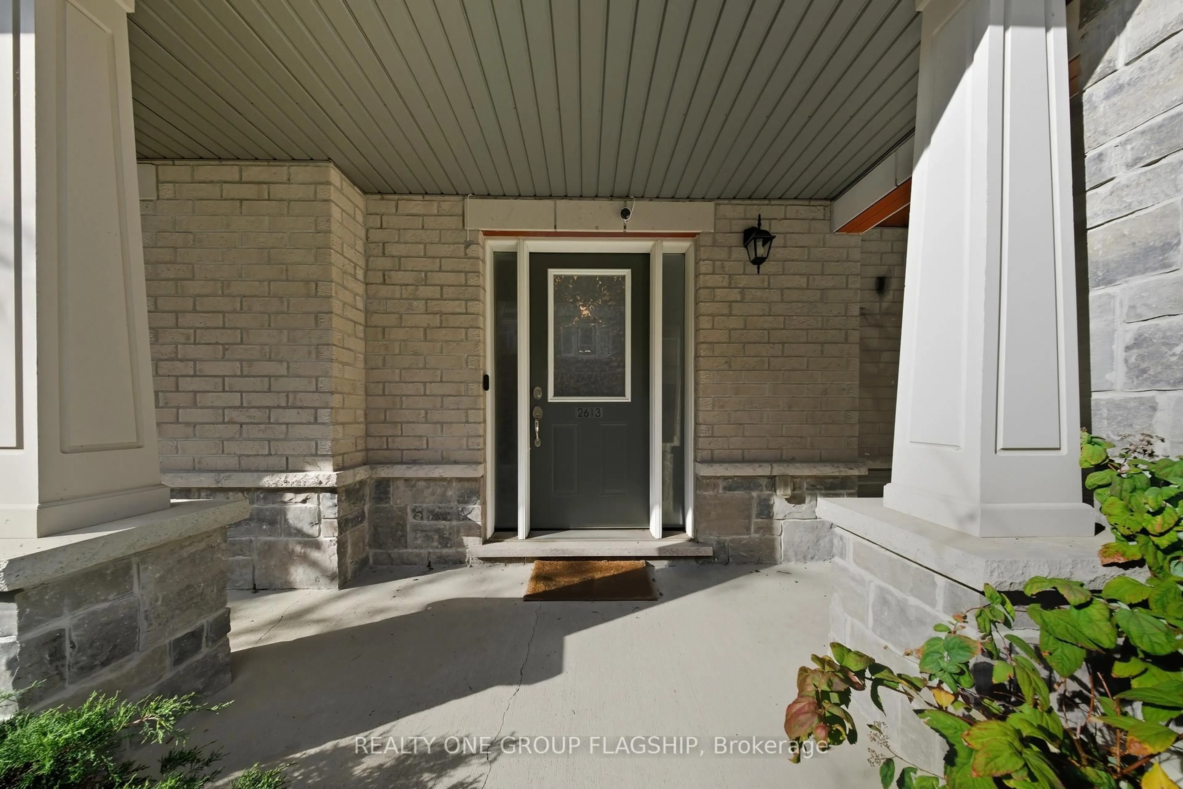 Indoor entryway for 2613 Garrison Crossing, Pickering Ontario L1X 0E5
